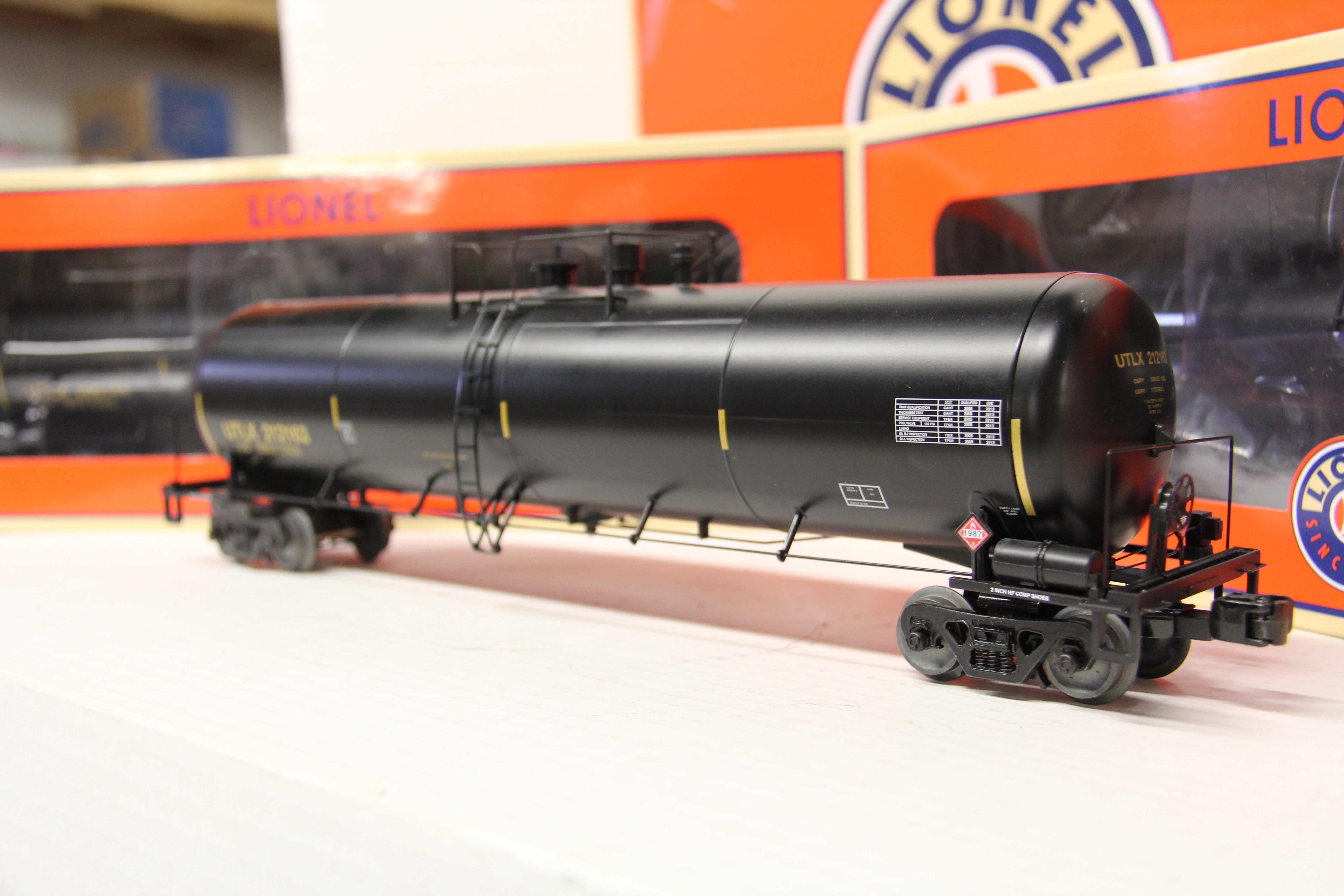 Lionel 6-82640 UTLX 30K Gallon Tank Car-3 Set-Second hand-M5628