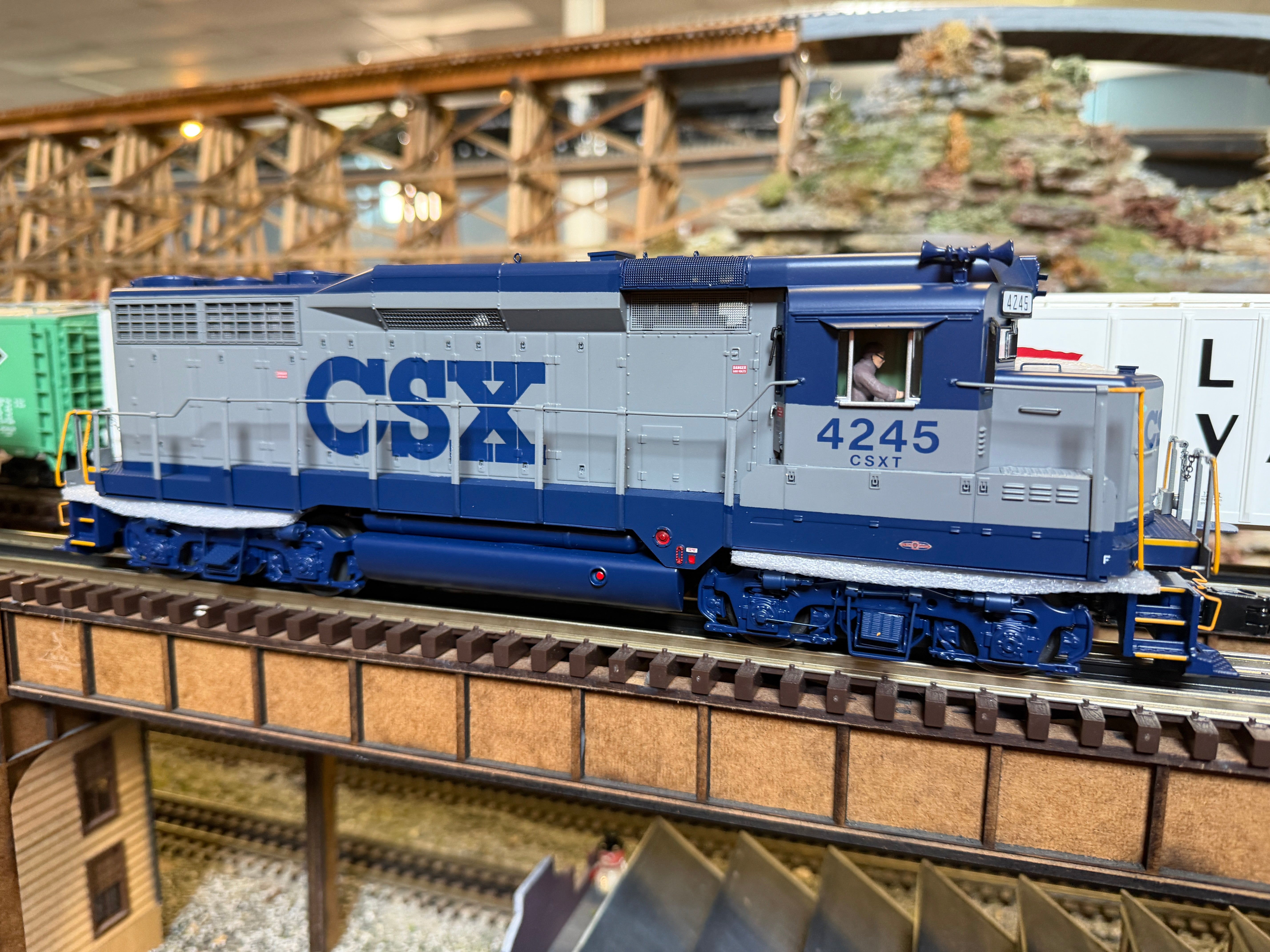 Atlas O 30138432 - Premier - GP30 Diesel Locomotive "CSX" #4251