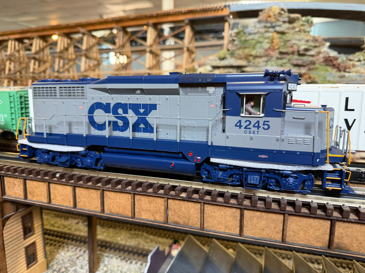 Atlas O 30138432 - Premier - GP30 Diesel Locomotive "CSX" #4251 - MrMuffin'sTrains