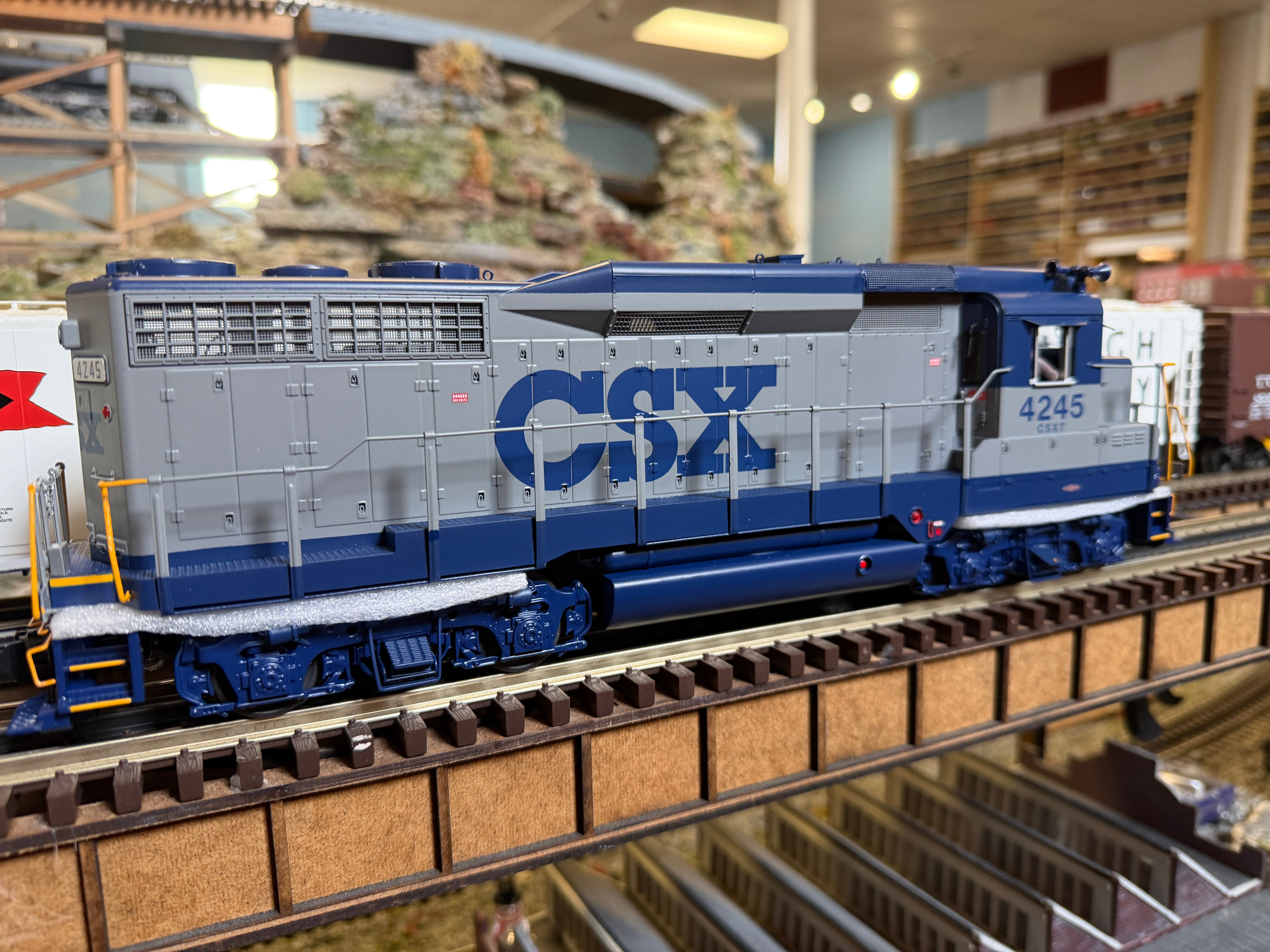 Atlas O 30138432 - Premier - GP30 Diesel Locomotive "CSX" #4251