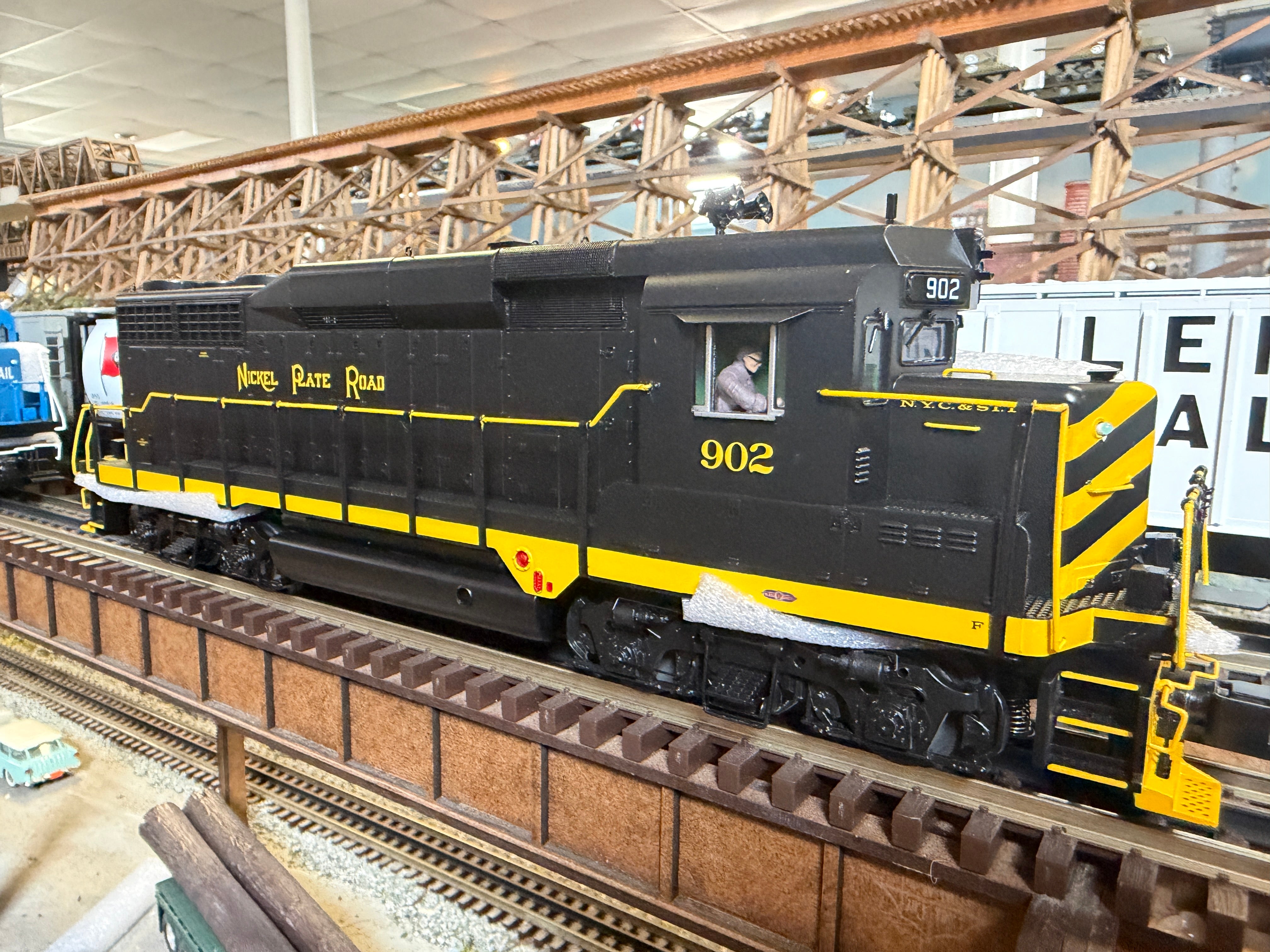 Atlas O 30138726 - Premier - GP30 Diesel Locomotive "Cincinnati Scenic Railway" #901 (Nickel Plate Road)