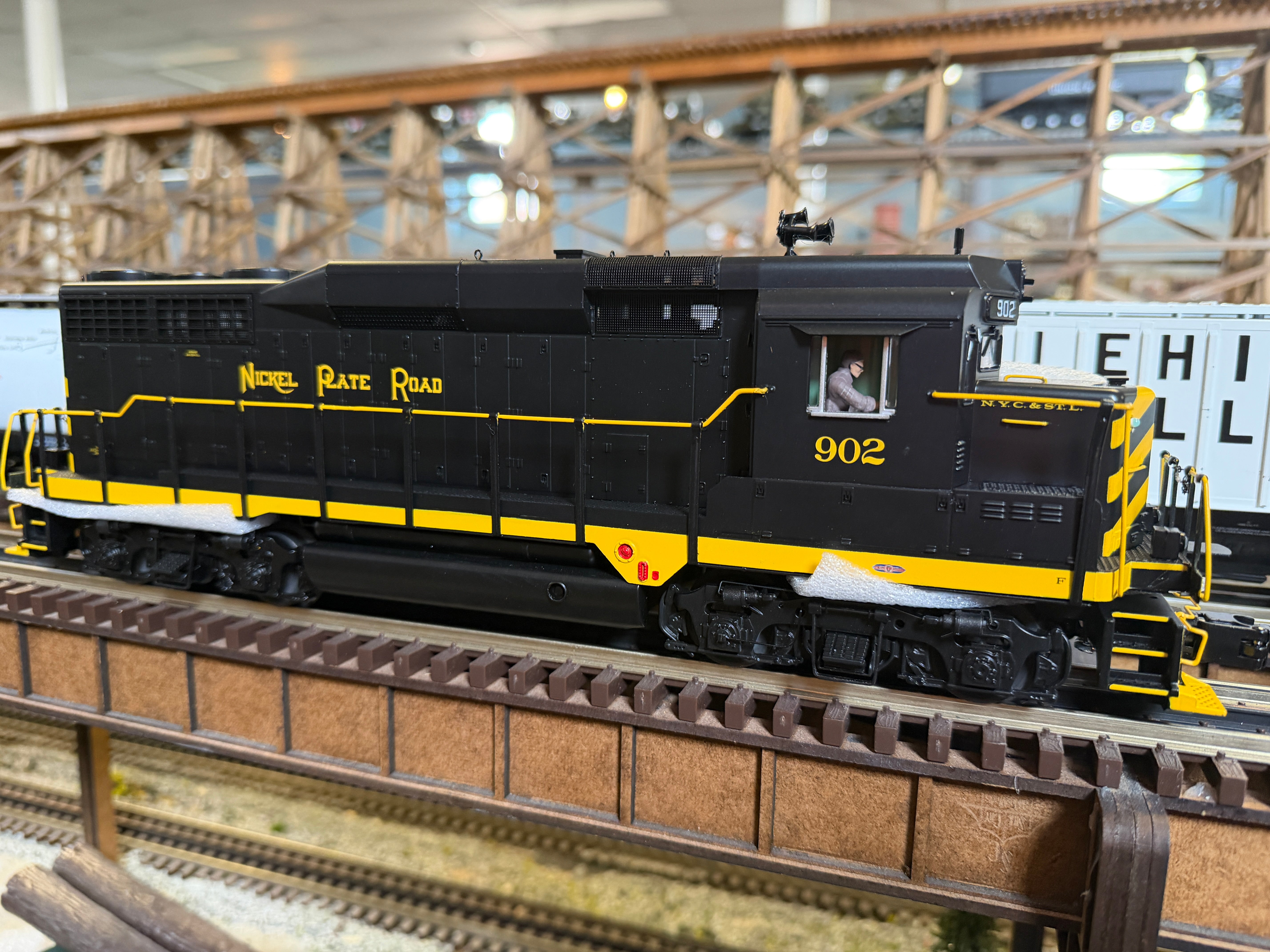 Atlas O 30138726 - Premier - GP30 Diesel Locomotive "Cincinnati Scenic Railway" #901 (Nickel Plate Road)