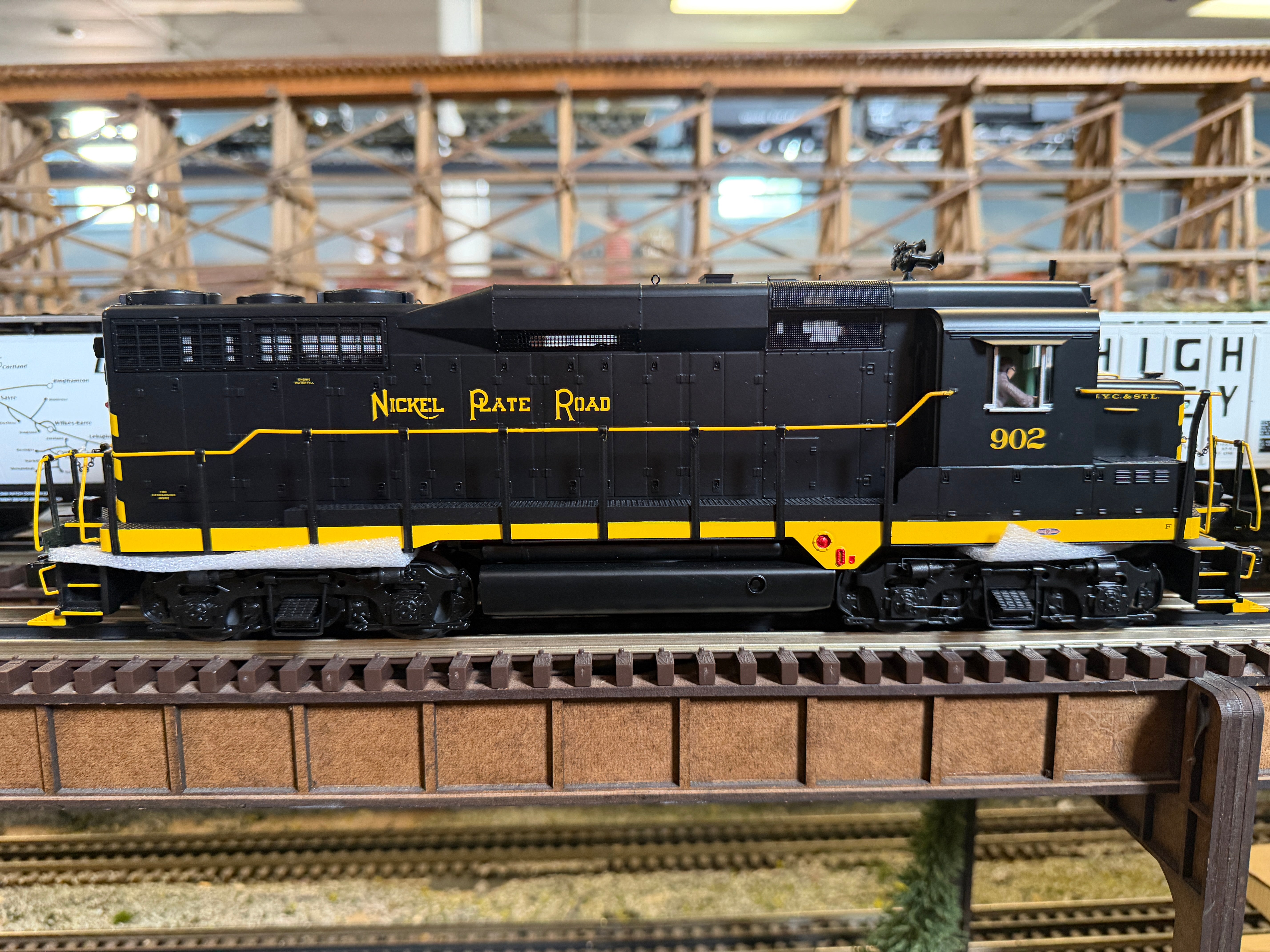 Atlas O 30138726 - Premier - GP30 Diesel Locomotive "Cincinnati Scenic Railway" #901 (Nickel Plate Road)