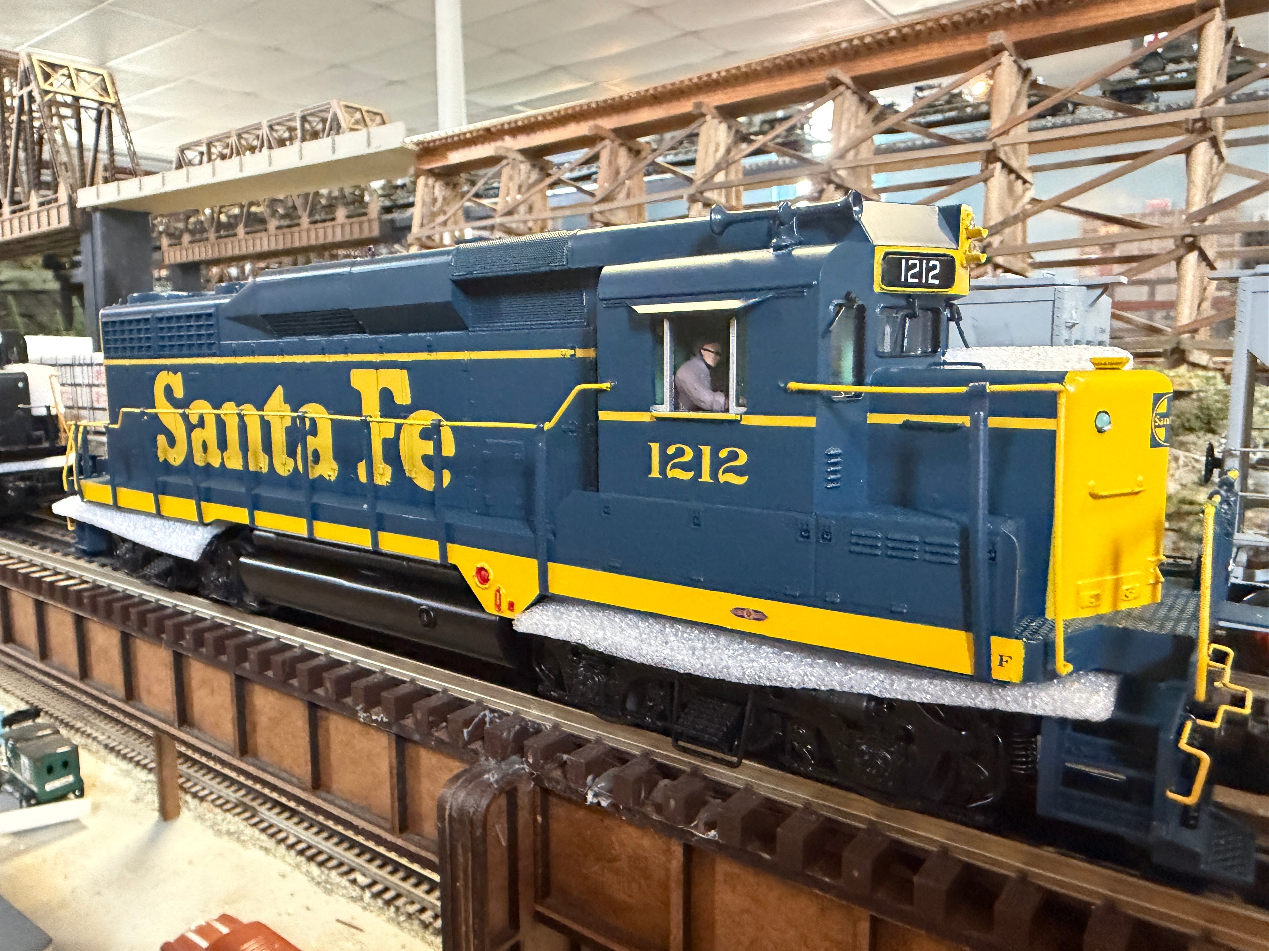 Atlas O 30138440 - Premier - GP30 Diesel Locomotive "Santa Fe" #1230 - MrMuffin'sTrains