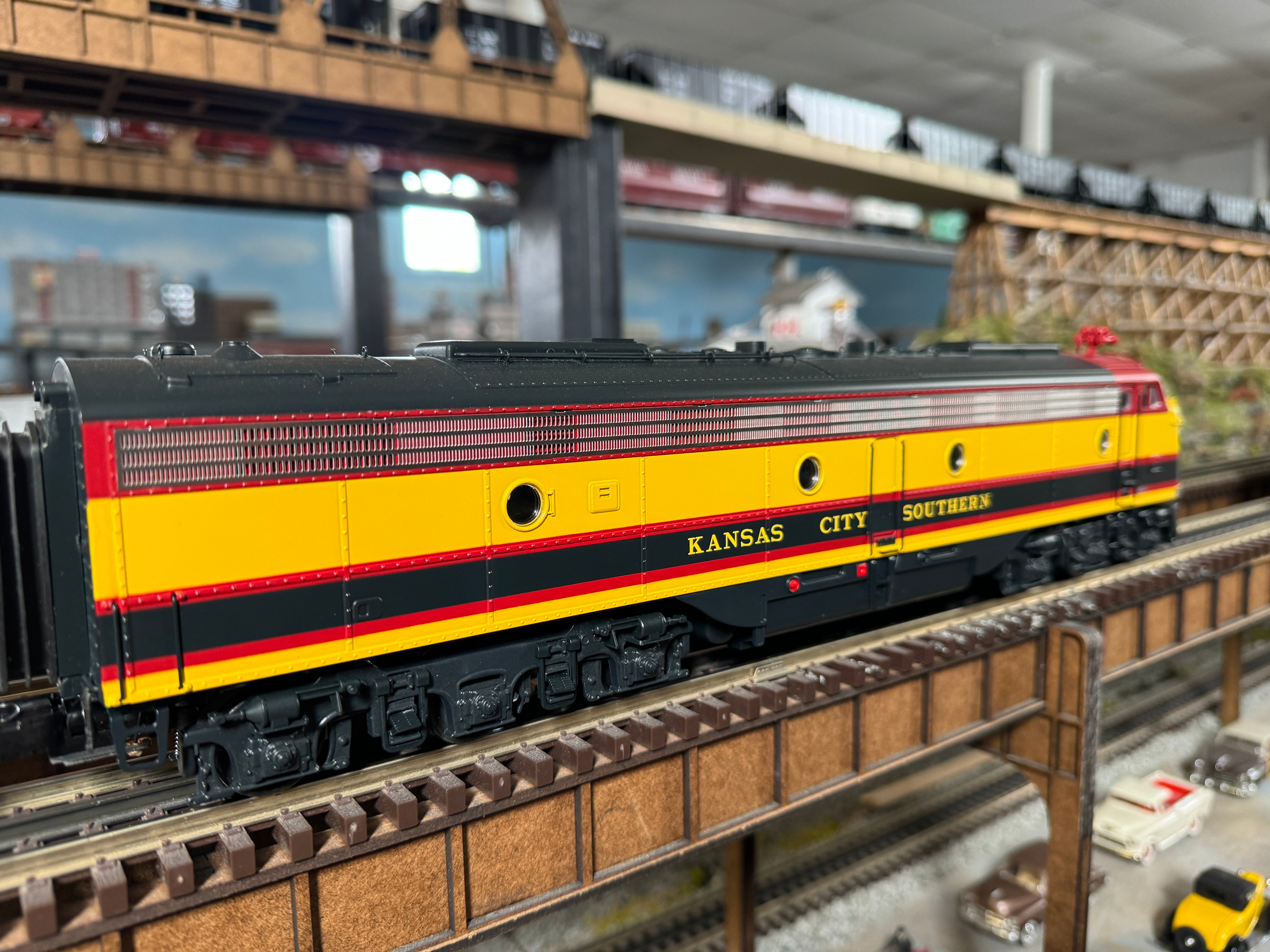 Atlas O 30138239 - Premier - E8 Diesel Locomotive "Kansas City Southern" #25 w/ PS3 (Powered)