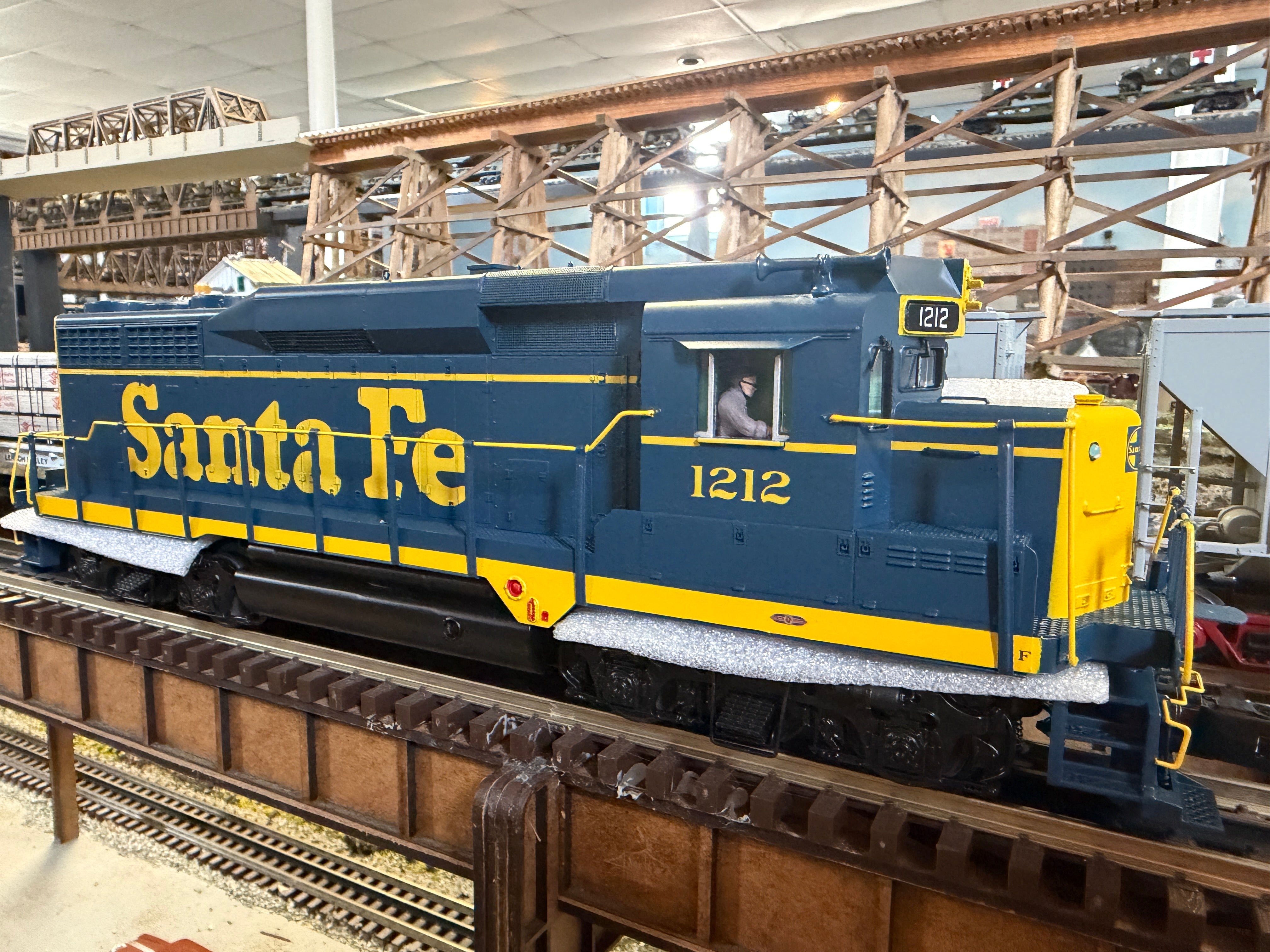 Atlas O 30138440 - Premier - GP30 Diesel Locomotive "Santa Fe" #1230 - MrMuffin'sTrains