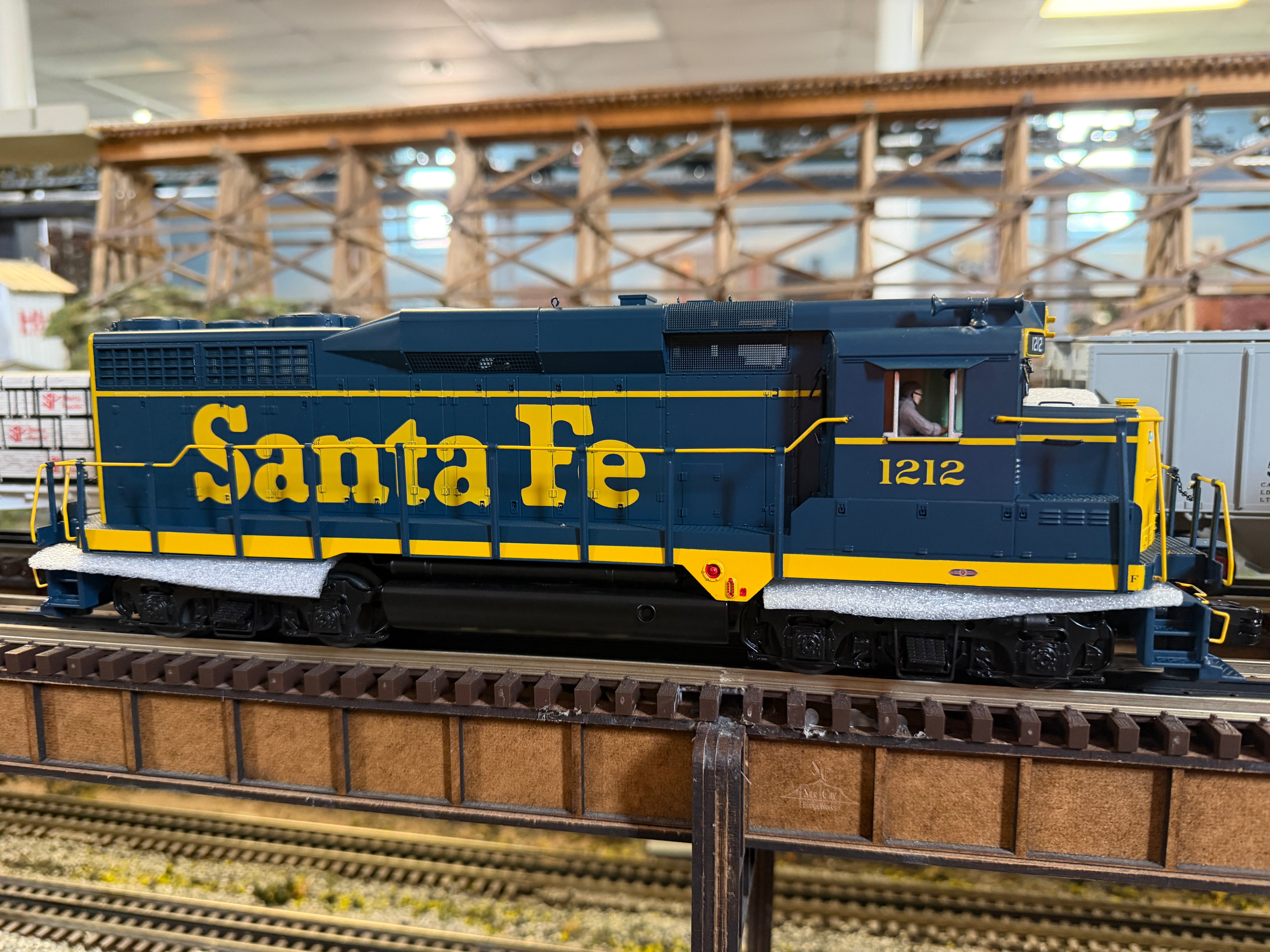 Atlas O 30138440 - Premier - GP30 Diesel Locomotive "Santa Fe" #1230 - MrMuffin'sTrains