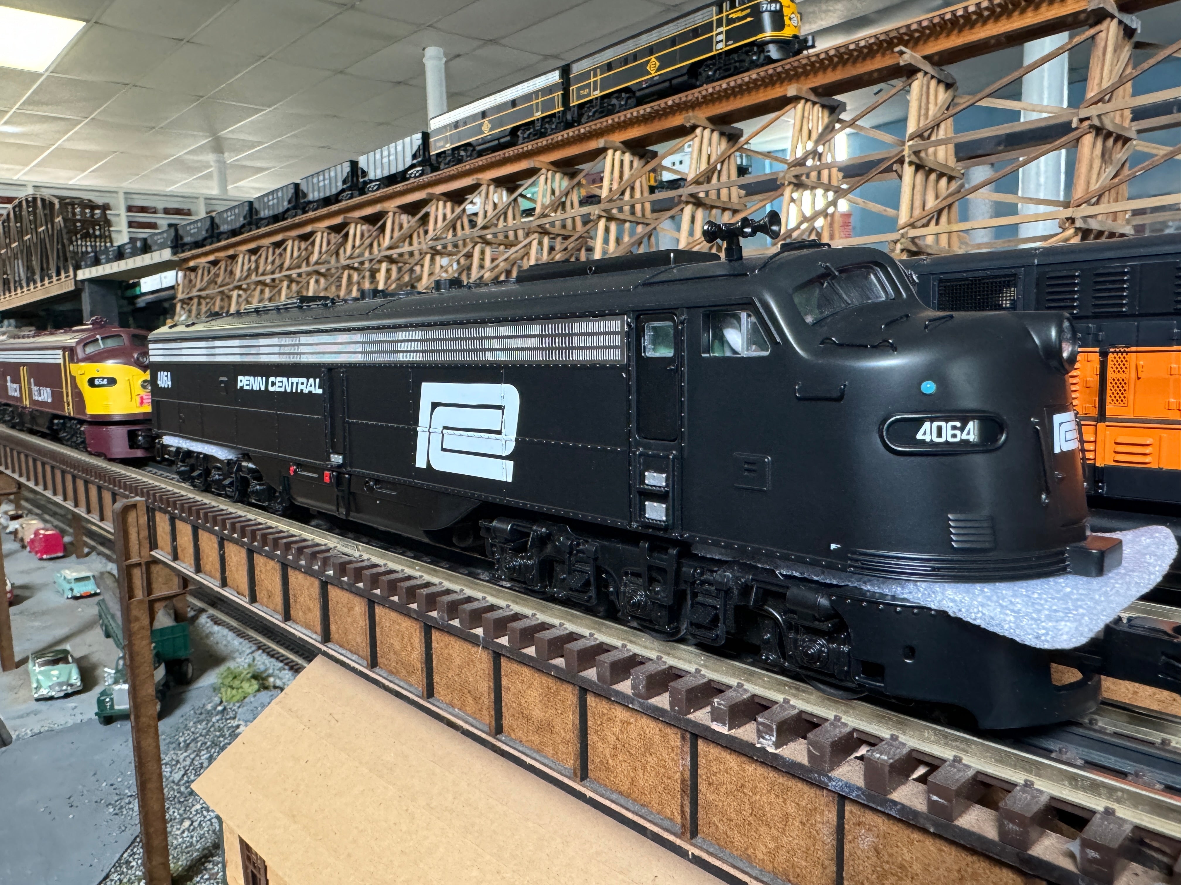 Atlas O 30138235 - Premier - E8 Diesel Locomotive "Penn Central" #4064 w/ PS3 (Powered)