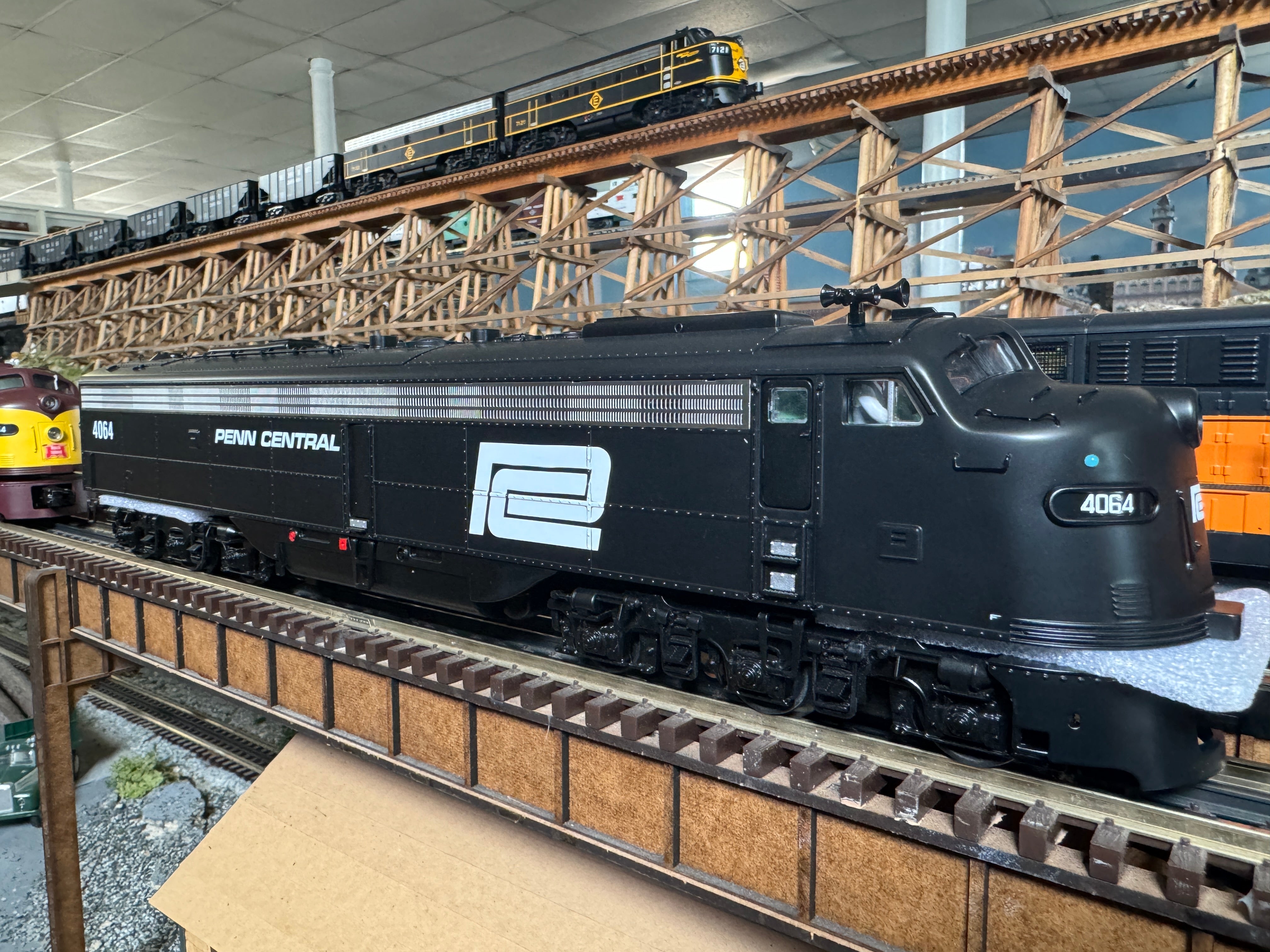 Atlas O 30138236 - Premier - E8 Diesel Locomotive "Penn Central" #4076 w/ PS3 (Powered)