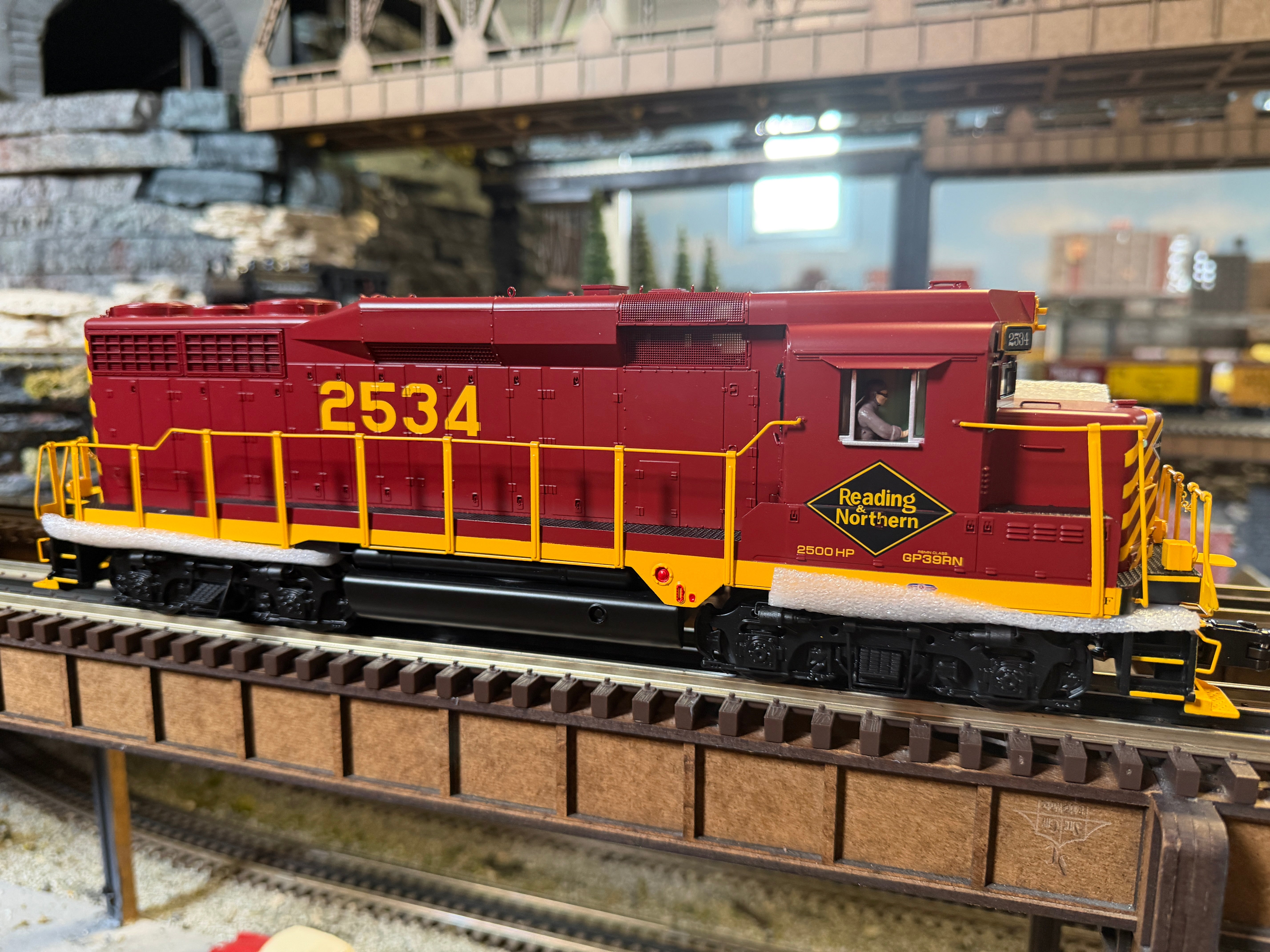 Atlas O 30138437 - Premier - GP30 Diesel Locomotive "Reading & Northern" #2534 (with ditch lights)