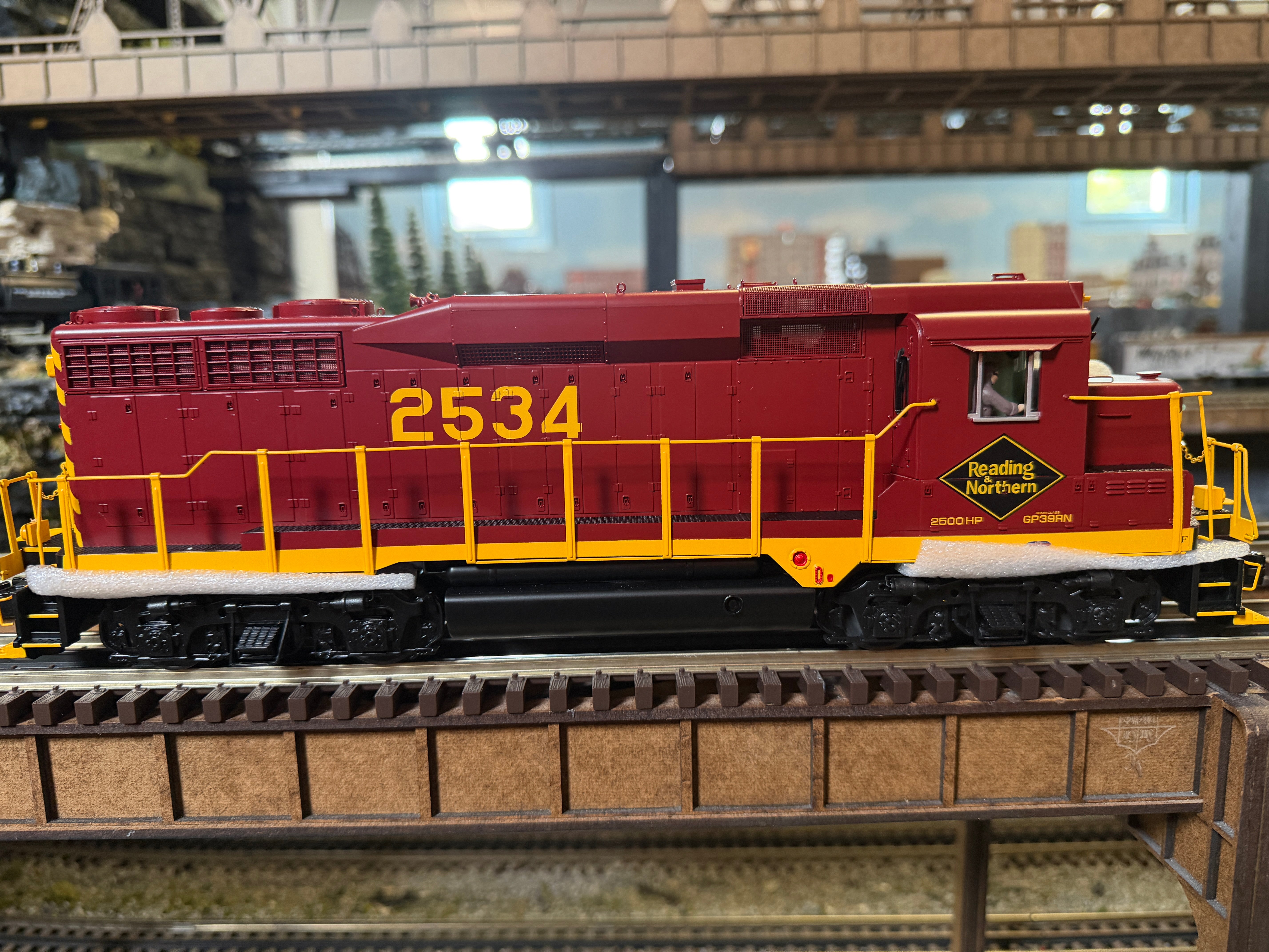 Atlas O 30138437 - Premier - GP30 Diesel Locomotive "Reading & Northern" #2534 (with ditch lights)