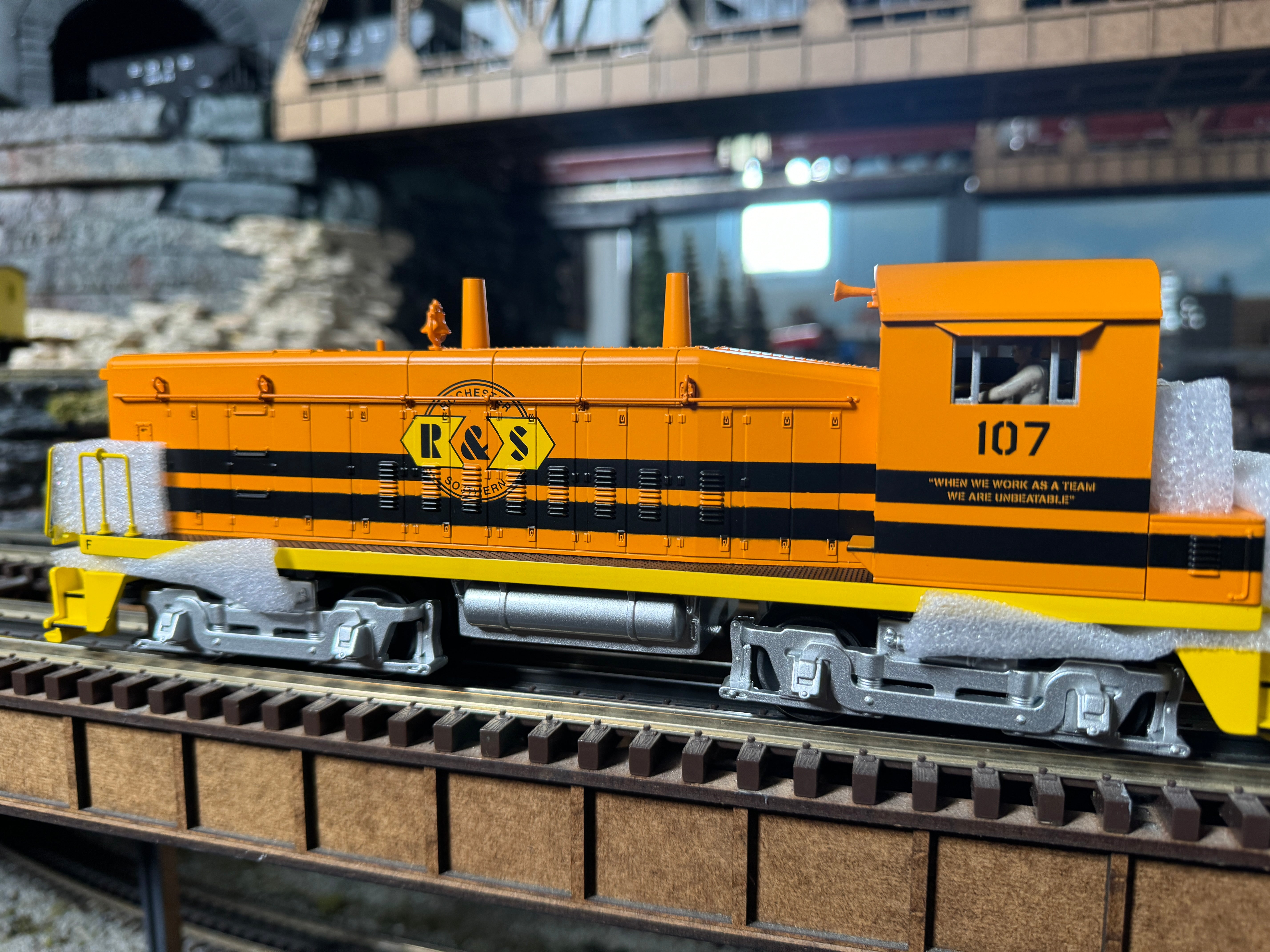 MTH 30-21091-1 - SW1200 Switcher Diesel Engine "Rochester & Southern" #107 w/ PS3