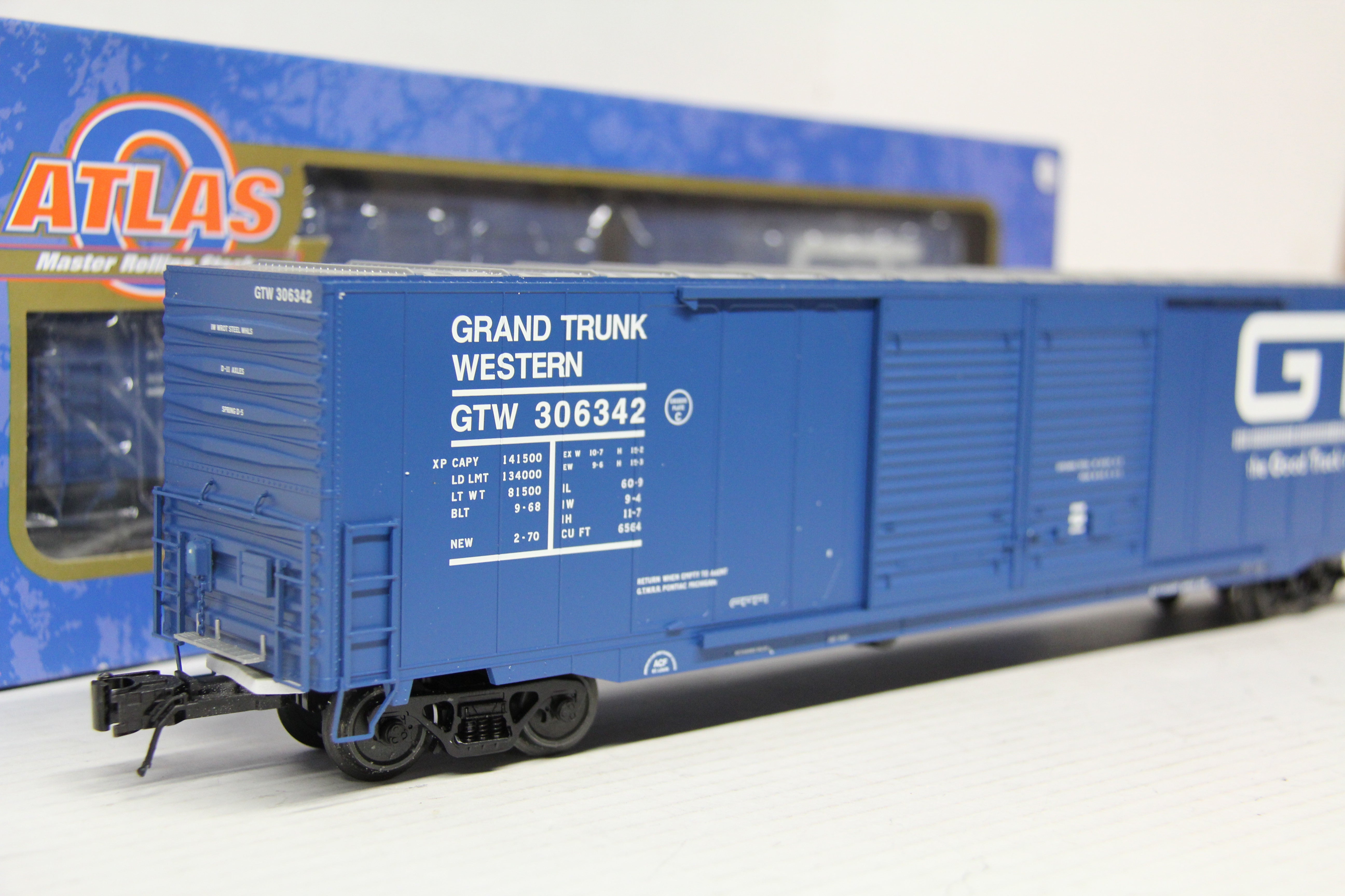 Atlas #3005911-1, -2 Grand Trunk Western Road ACF 60' Double Door Auto Parts Box Car-2 Car Set-Second hand-M5635