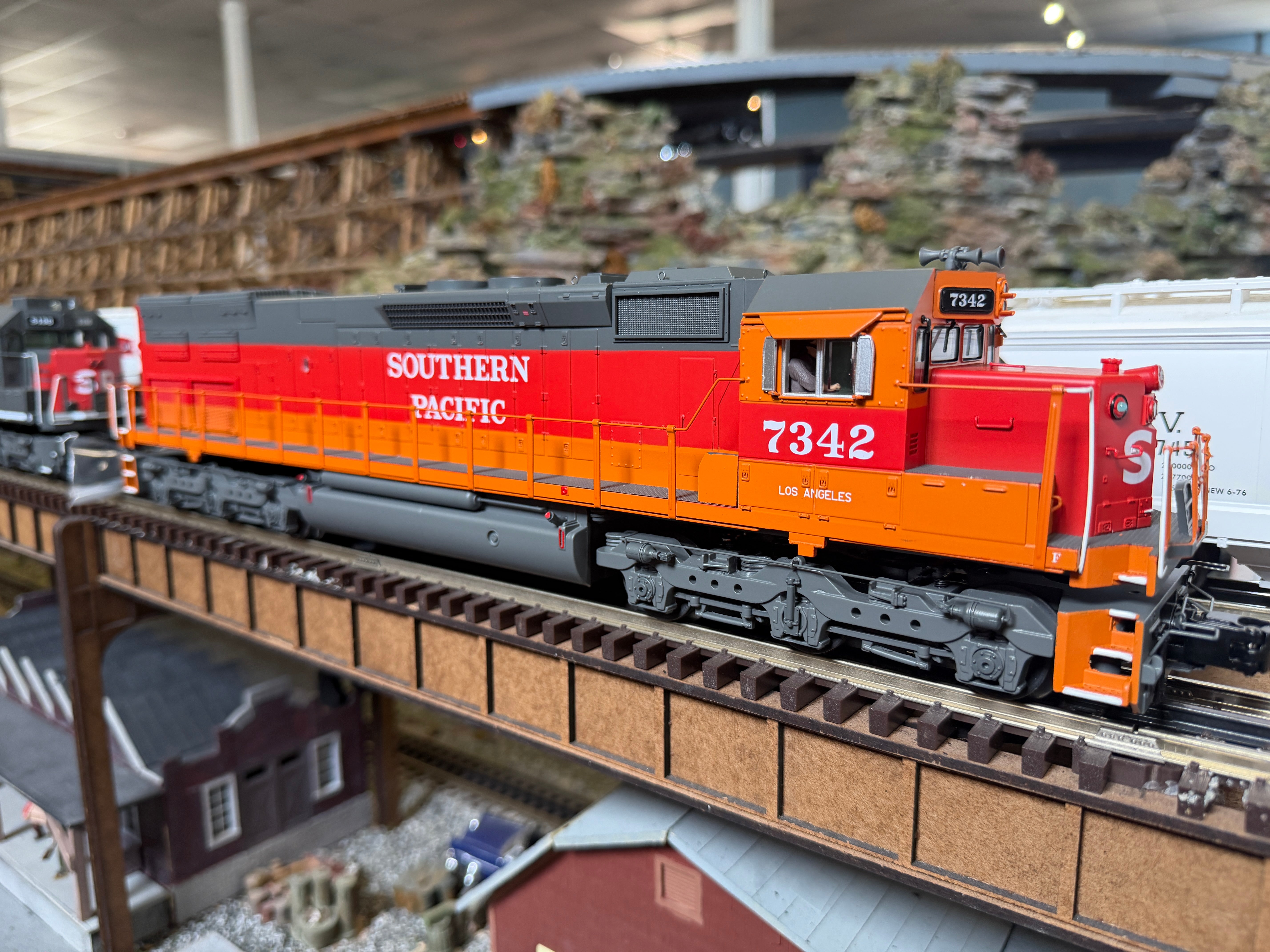 MTH 20-22186-1 - Premier - SD40T-2 Tunnel Motor Diesel Engine "Southern Pacific" #7342 w/ PS3 (Orange) - Custom Run for MrMuffin'sTrains
