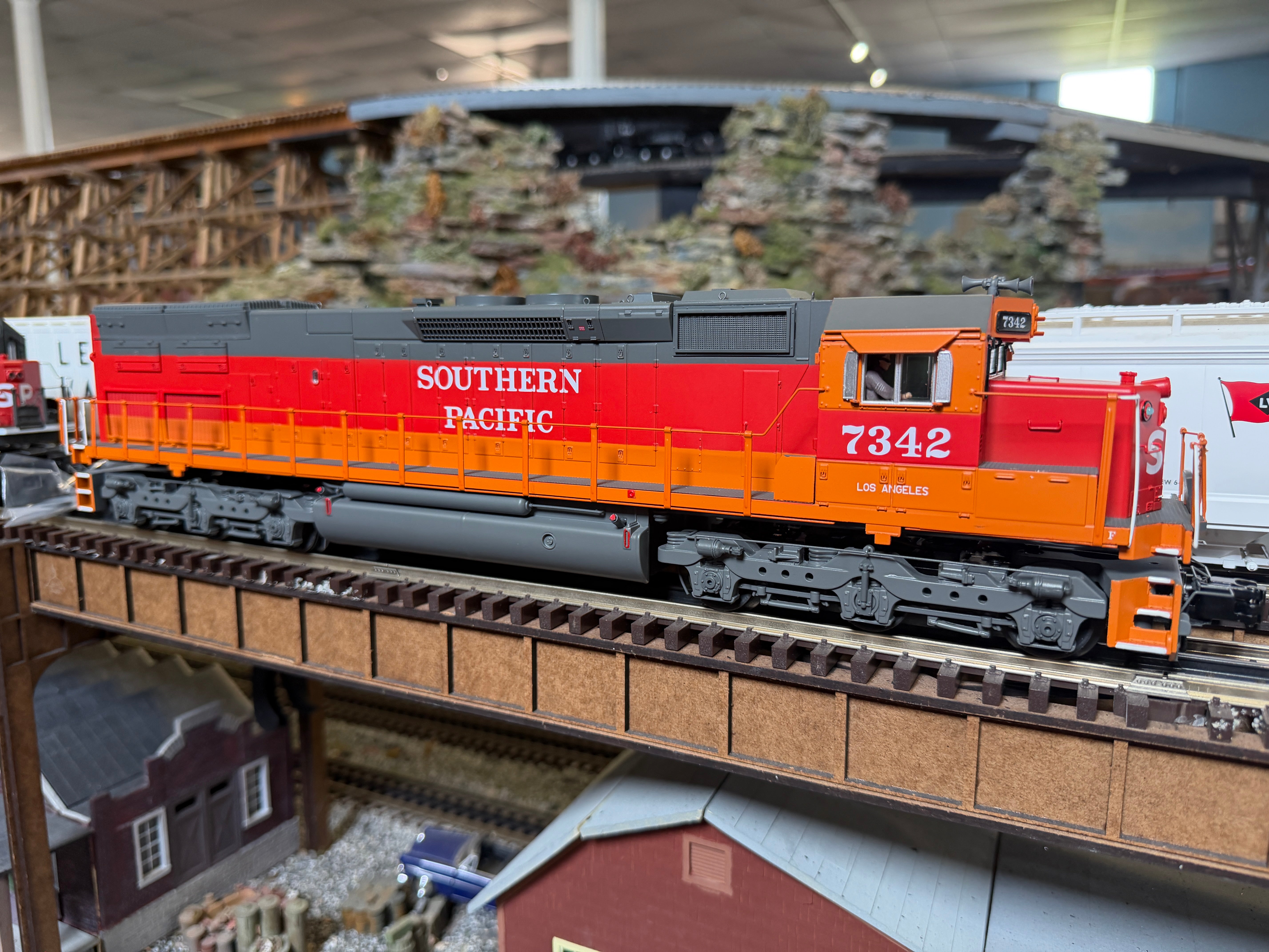 MTH 20-22186-1 - Premier - SD40T-2 Tunnel Motor Diesel Engine "Southern Pacific" #7342 w/ PS3 (Orange) - Custom Run for MrMuffin'sTrains