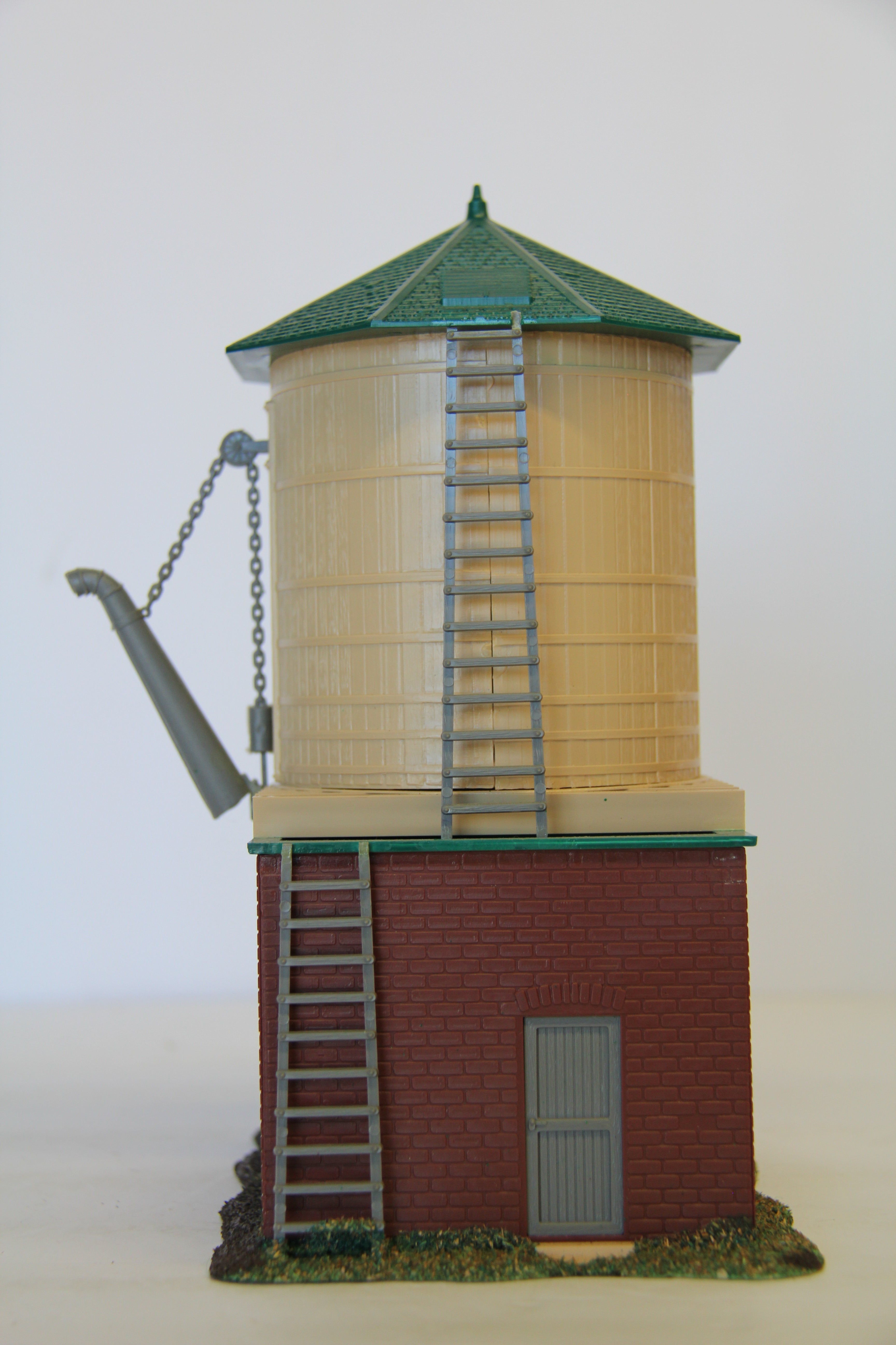 Unmarked Small Water Tank Platform-Second hand-M6996