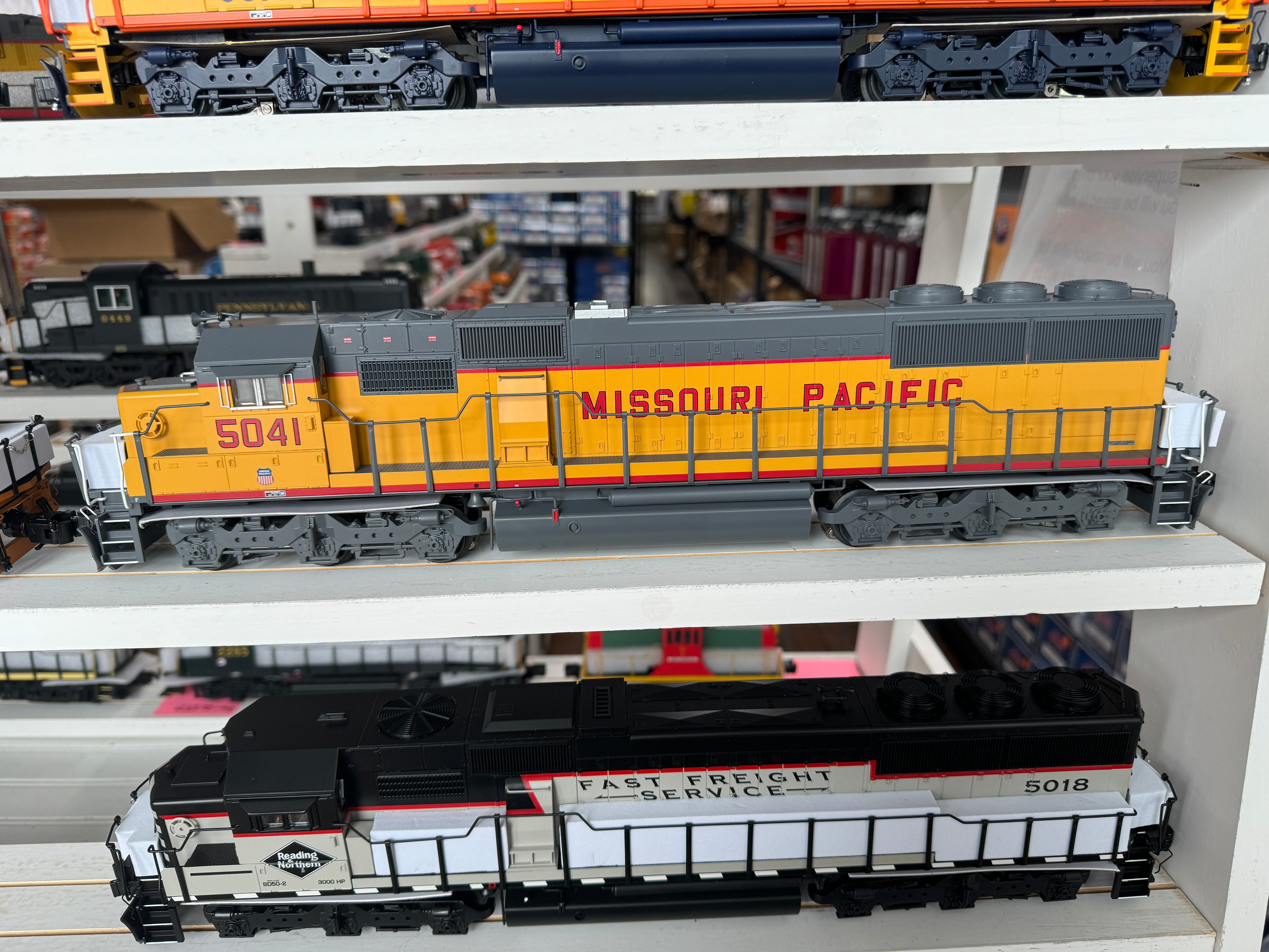 Lionel 2433279 - Legacy SD50 SuperBass "Missouri Pacific" #5050