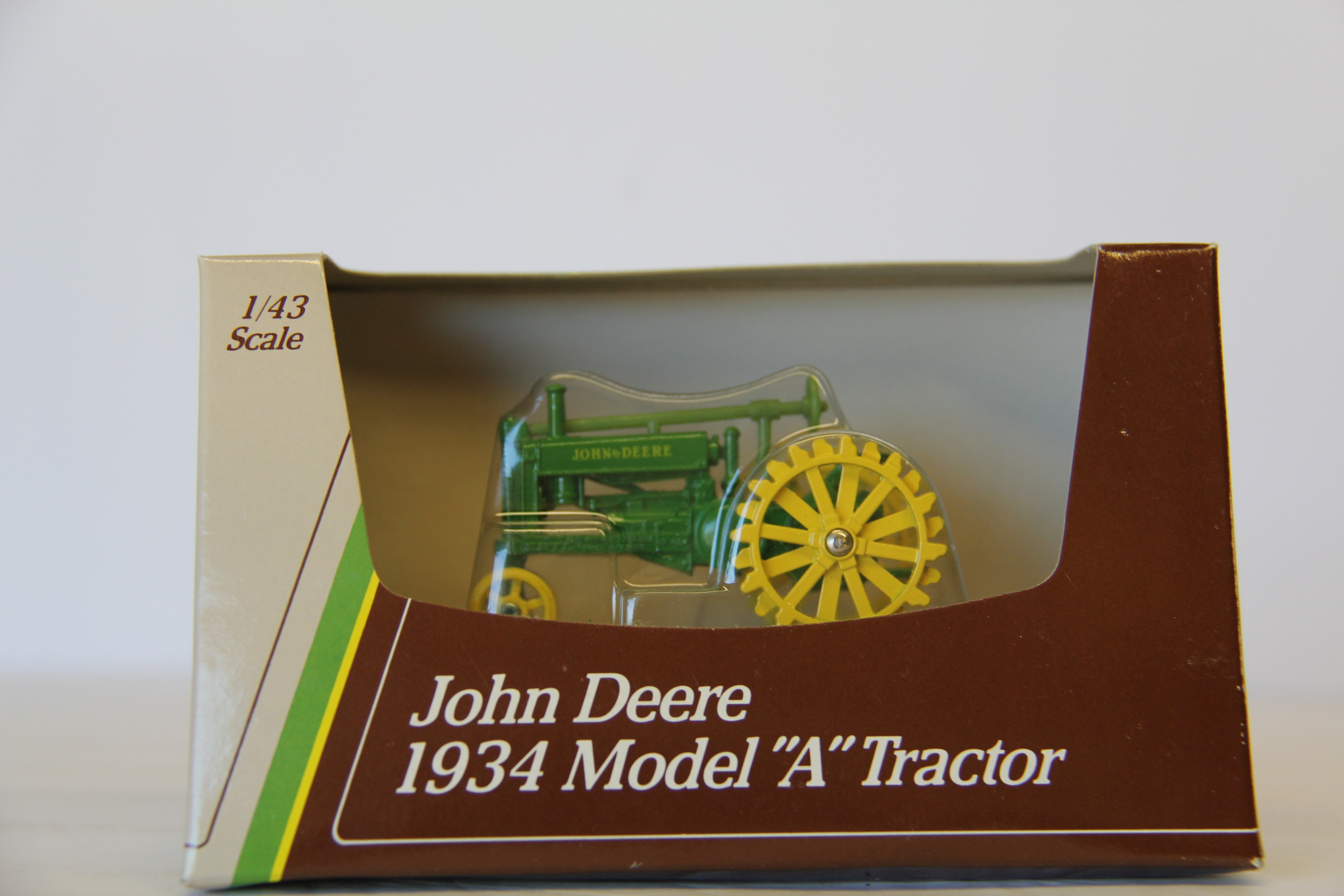 Ertl John Deere 1934 Model A Tractor 1:43-Second hand-M7004