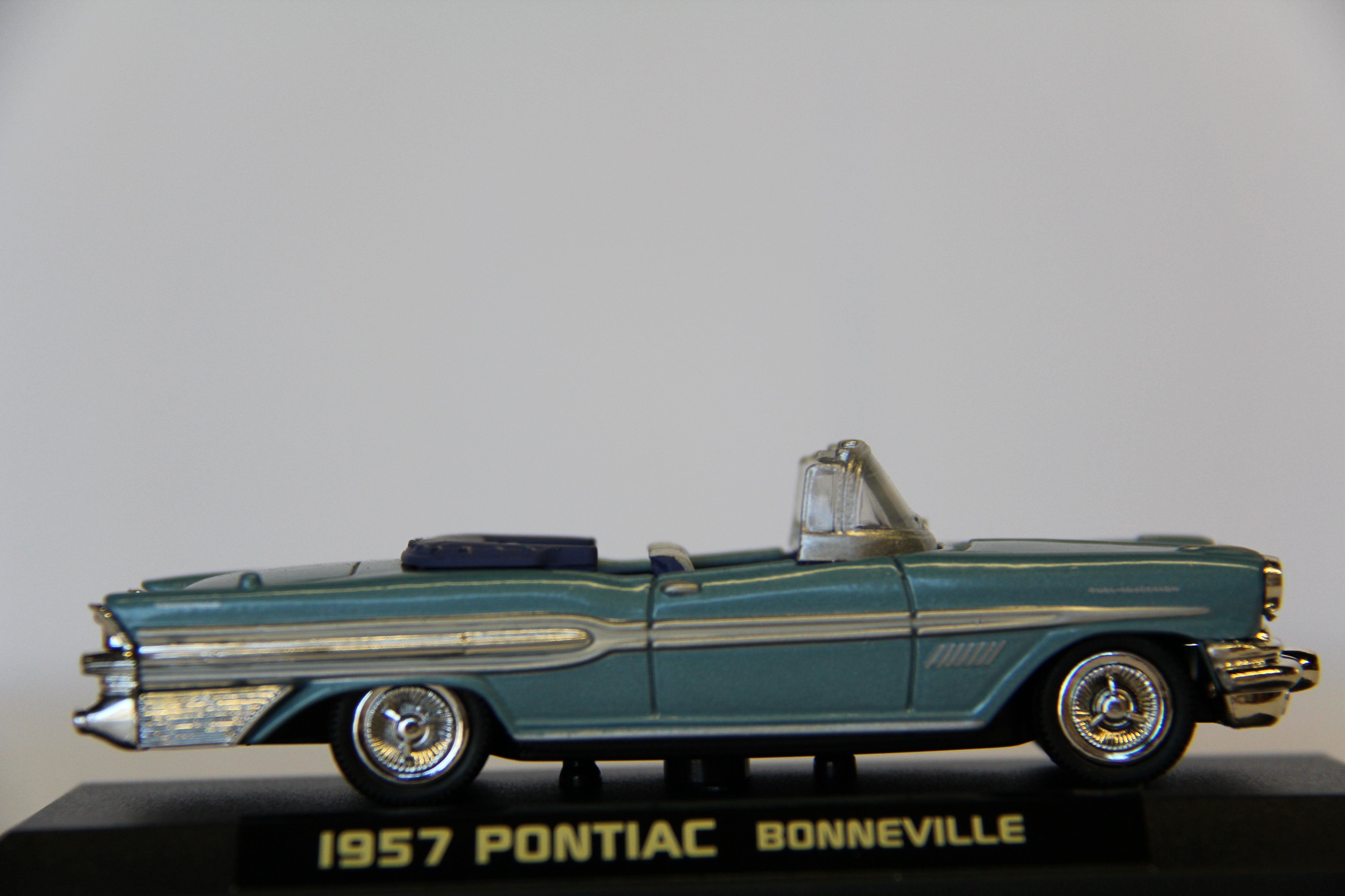 New Ray 1957 Pontiac Bonneville 1:43-Second hand-M7006