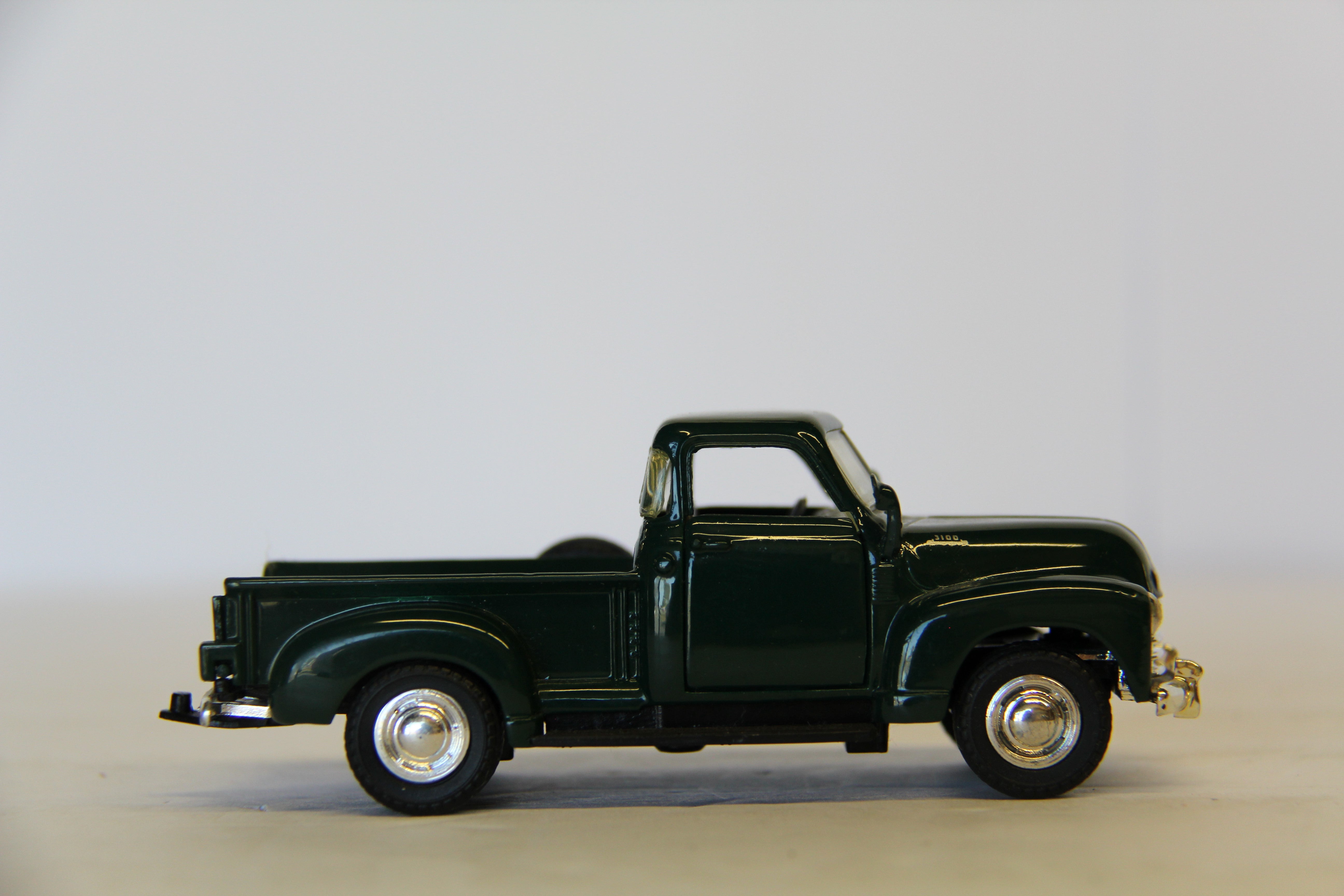 Road Champs Chevrolet C3100 Pickup Green 1:43-Second hand-M7009