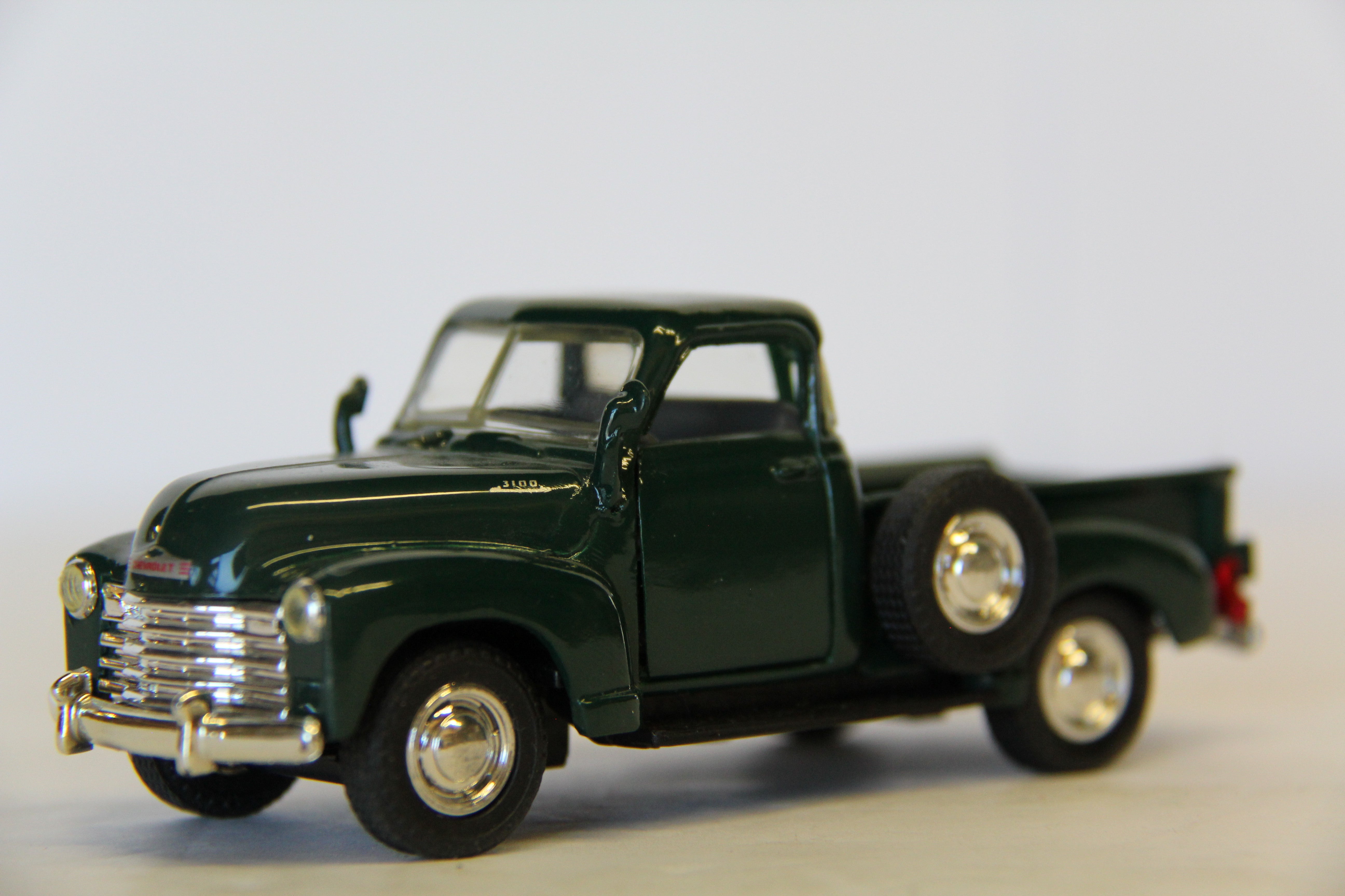 Road Champs Chevrolet C3100 Pickup Green 1:43-Second hand-M7009