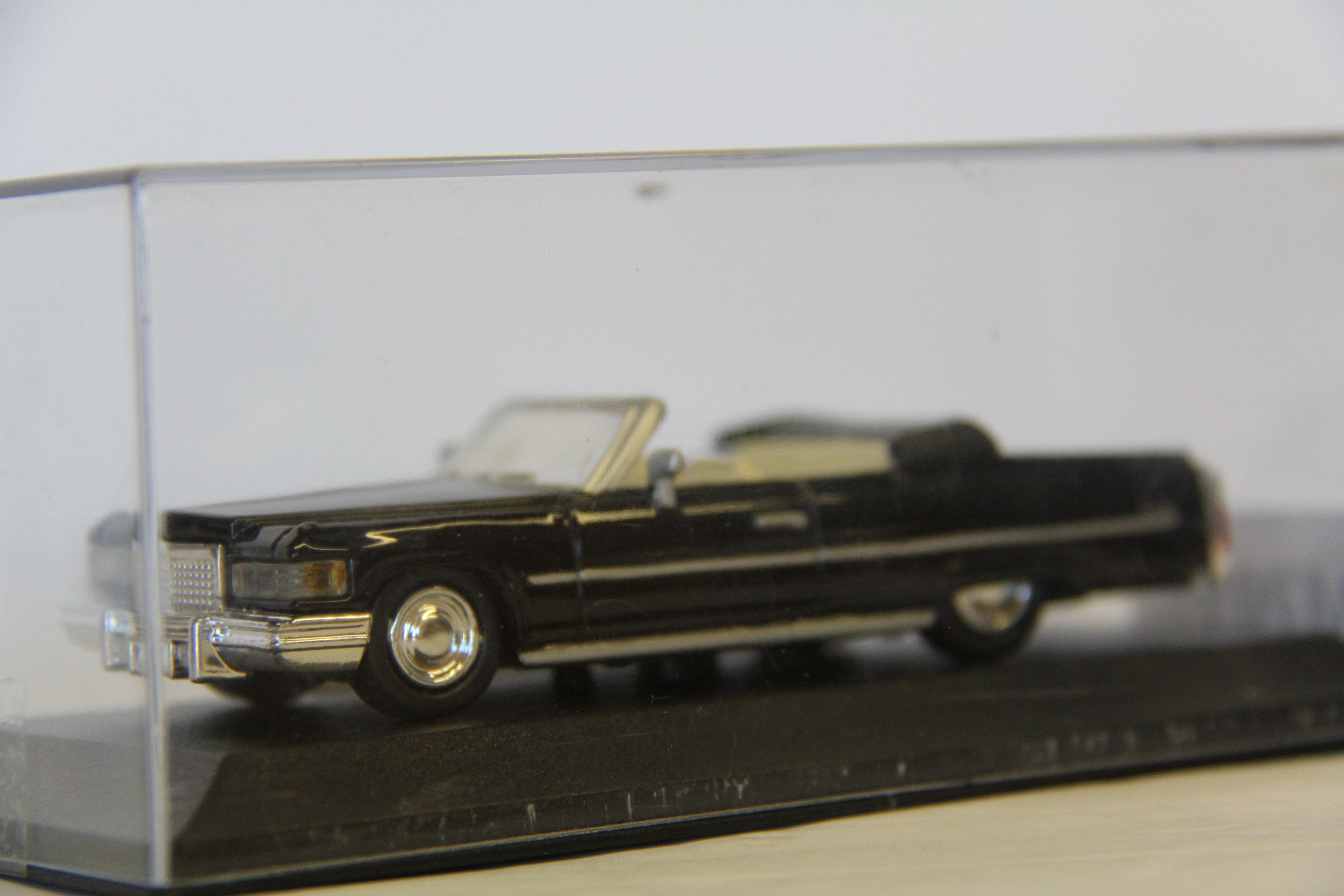 New Ray 1976 Cadillac Coupe de Ville 1:43-Second hand-M7010