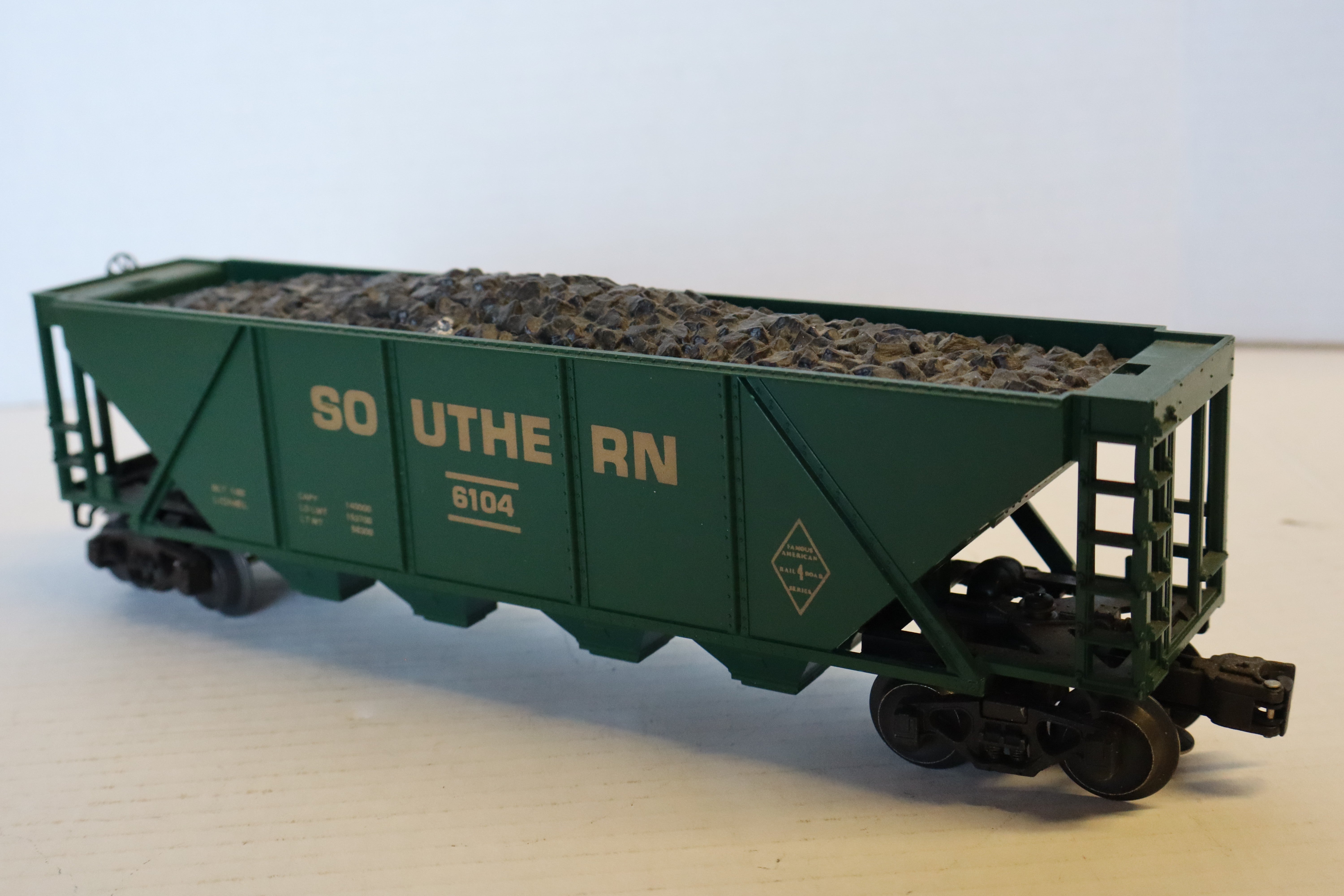 Lionel 6-6104 Famous American Railroad Southern Hopper w/ Coal Load-Second hand-M8217