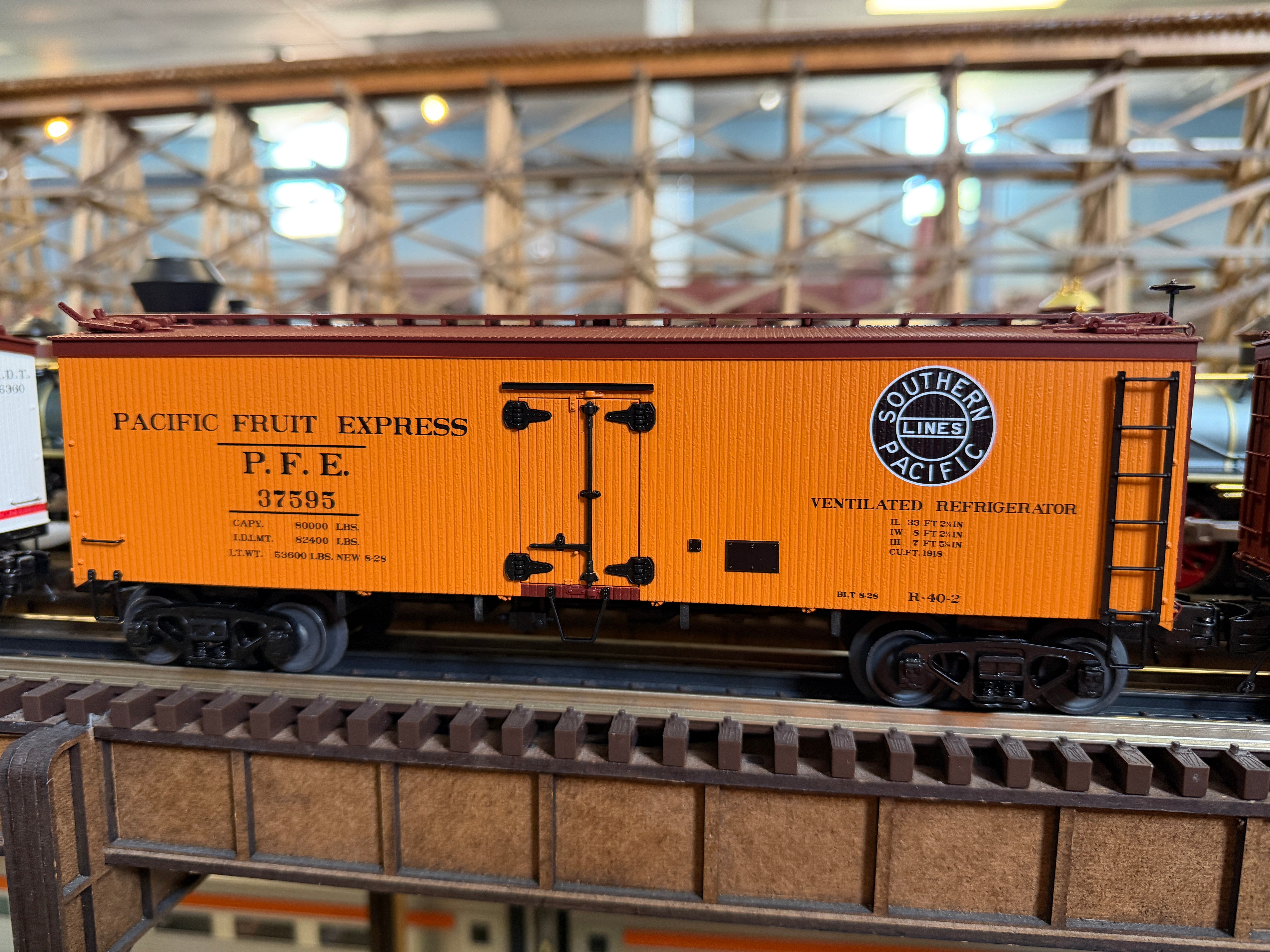 MTH 20-94832 - Premier - 36’ Woodsided Reefer Car "Pacific Fruit Express"