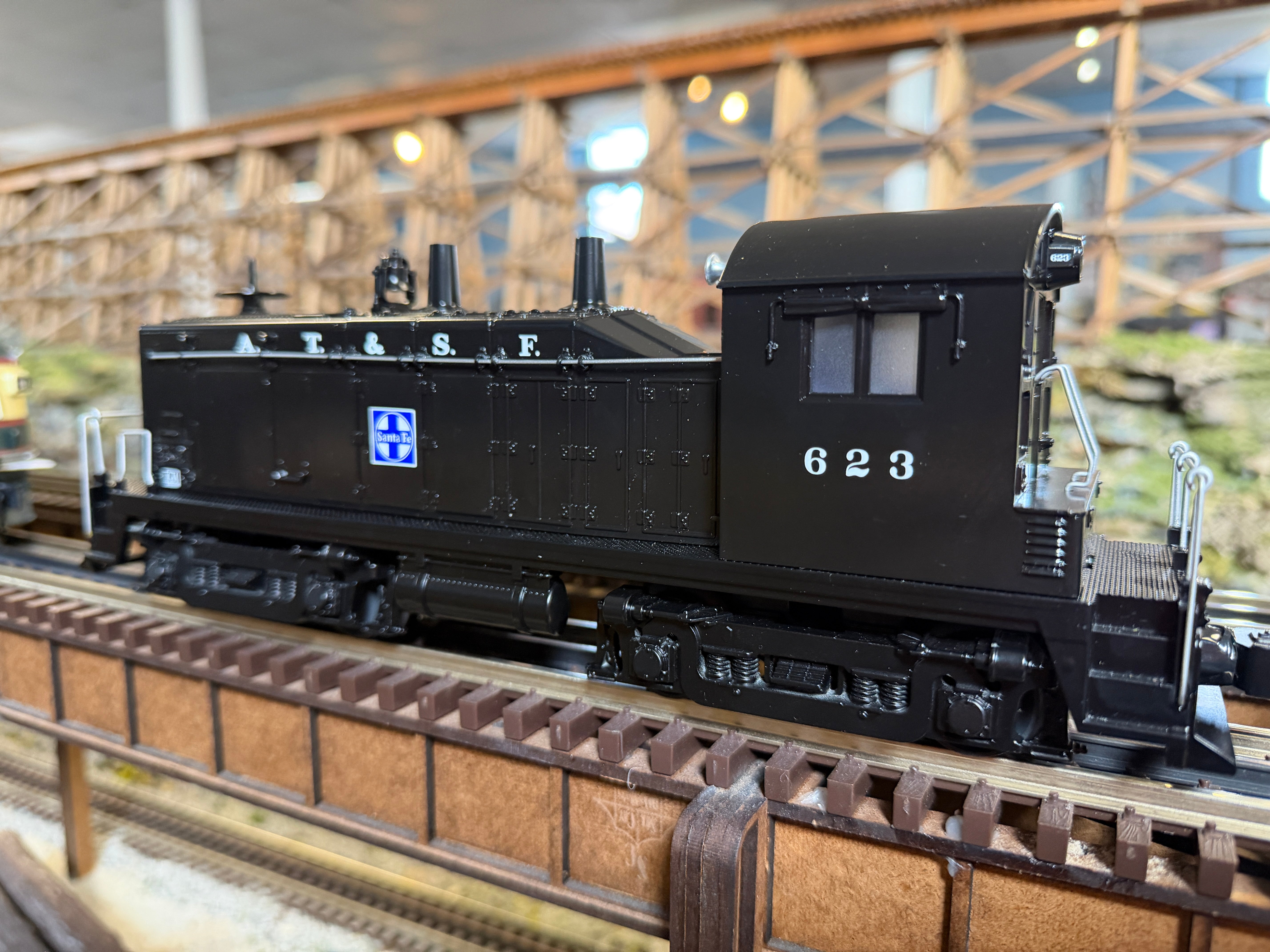 Lionel 2634010 - LionChief - NW-2 Diesel Locomotive "Santa Fe" #623