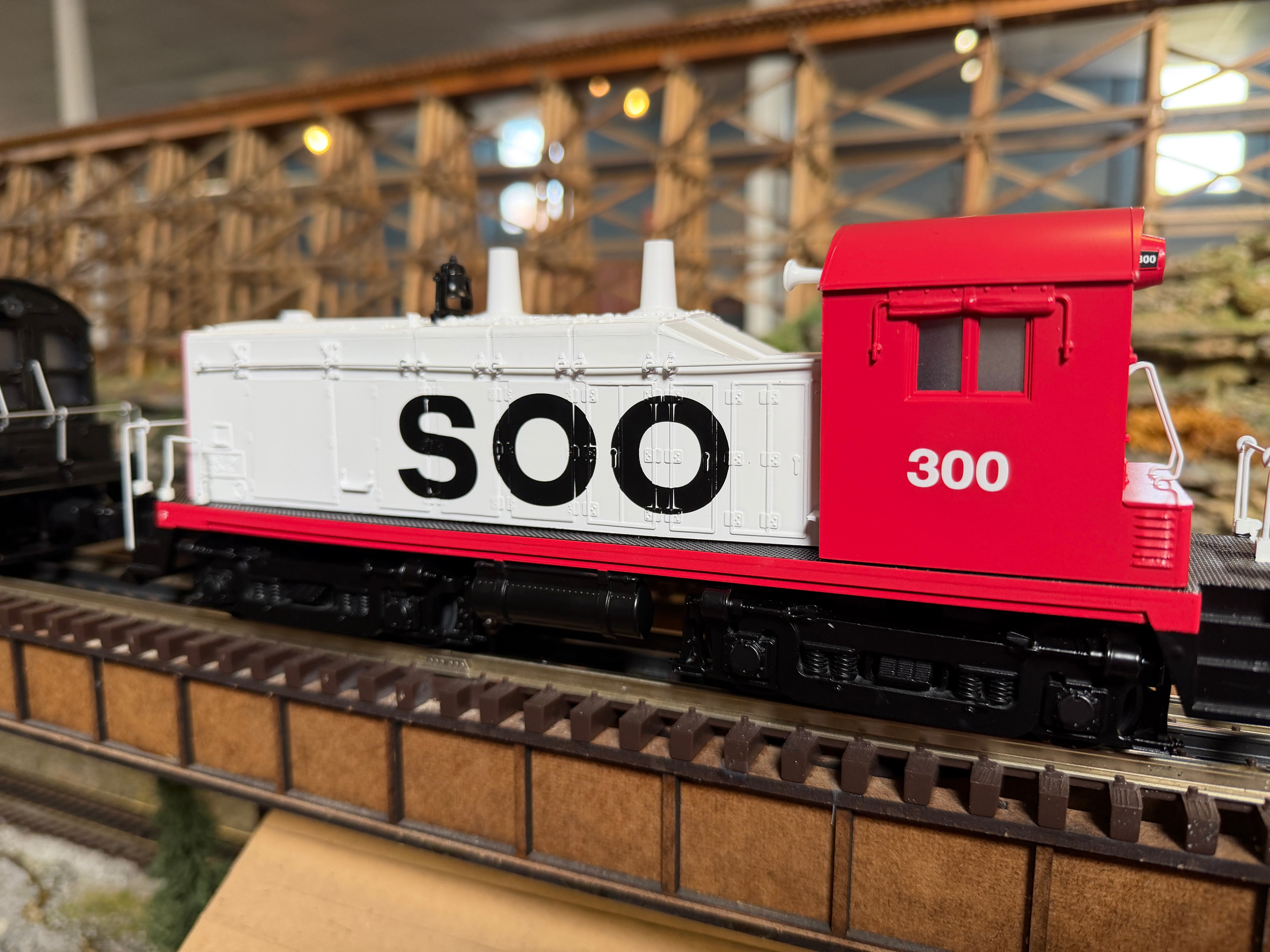 Lionel 2634040 - LionChief - NW-2 Diesel Locomotive "Soo Line" #300