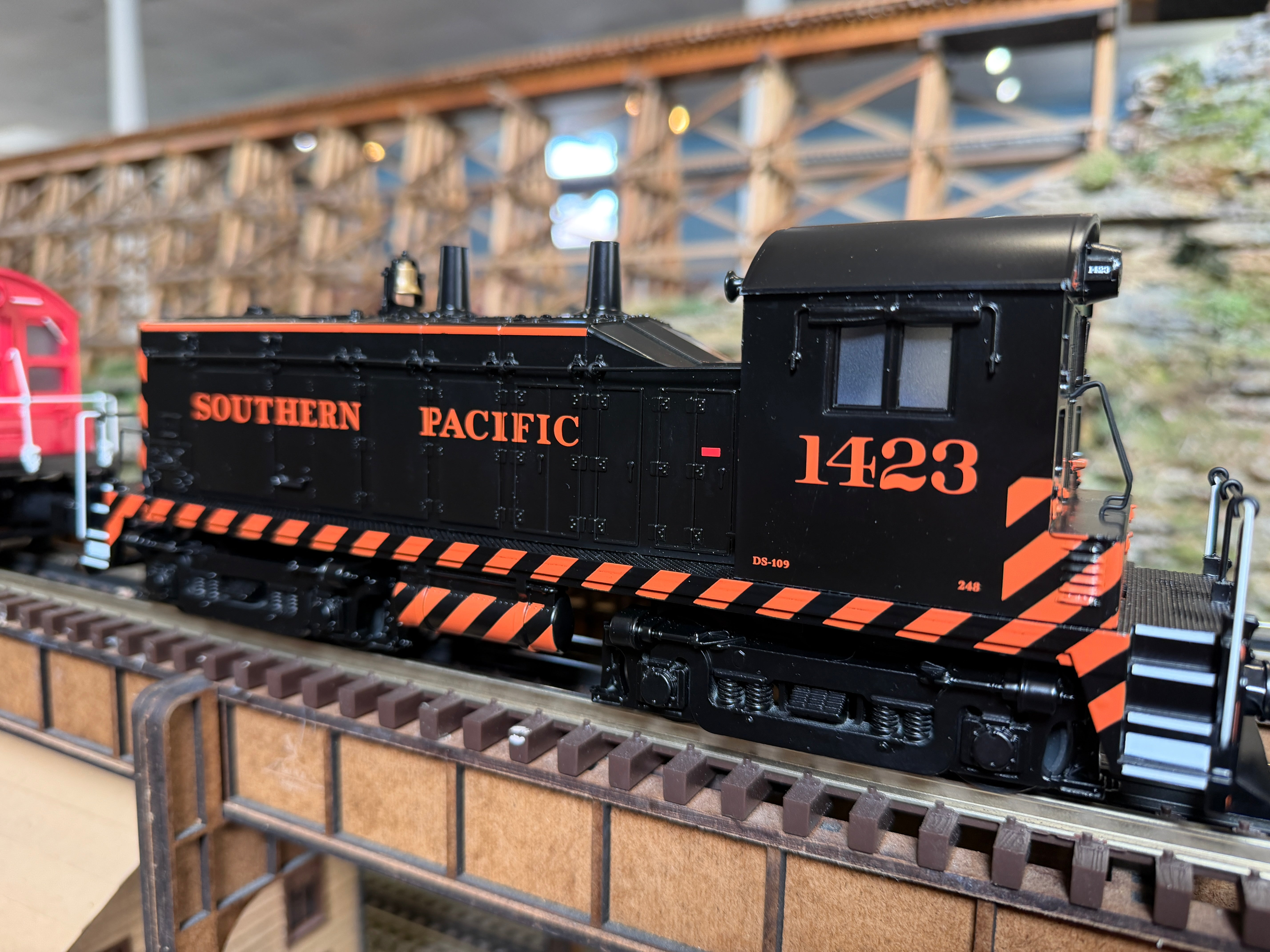 Lionel 2634050 - LionChief - NW-2 Diesel Locomotive "Southern Pacific" #1423