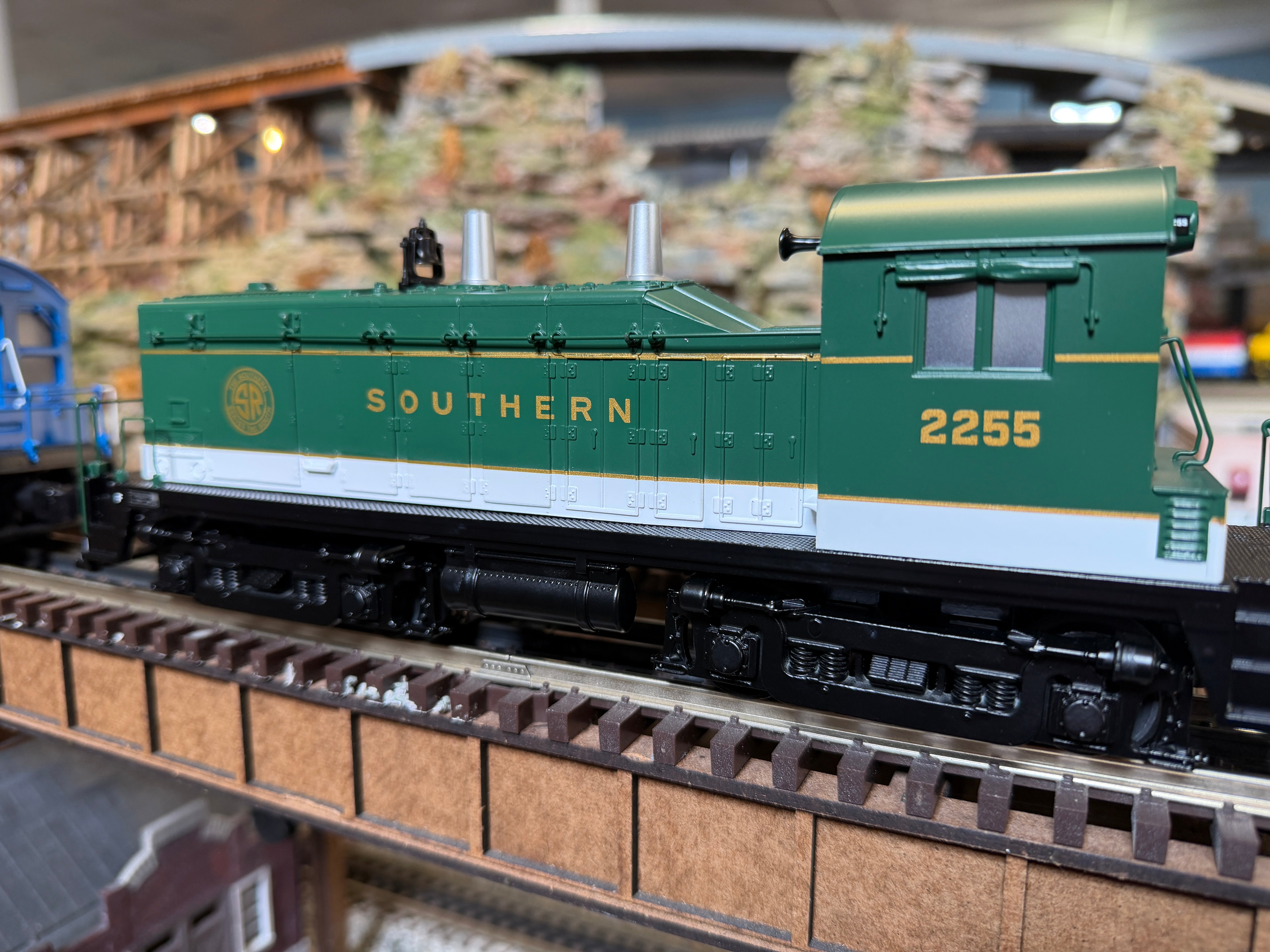 Lionel 2634030 - LionChief - NW-2 Diesel Locomotive "Southern" #2255