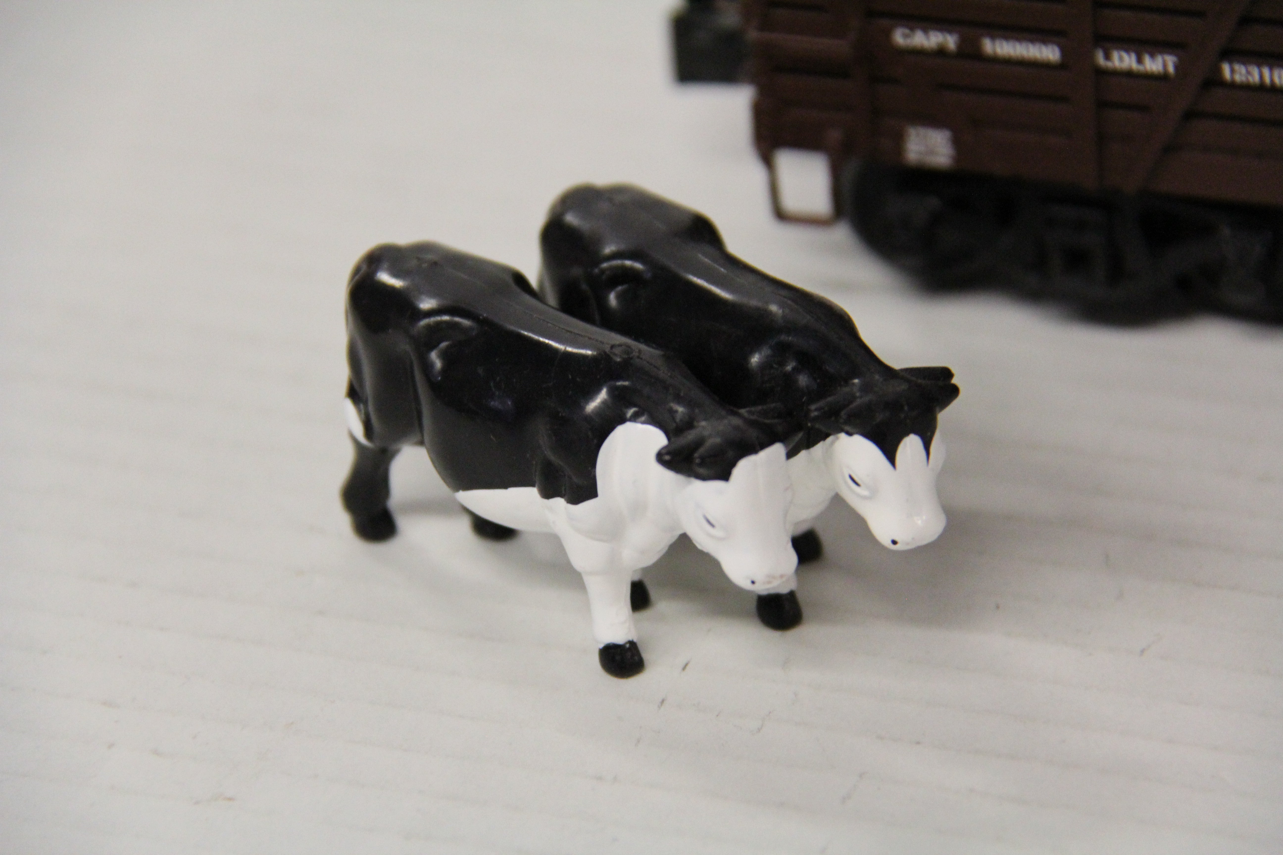 Lionel Pennsylvania ACF 40-Ton Stock Car #128994 w/ 4 Cows-Second hand-M7036