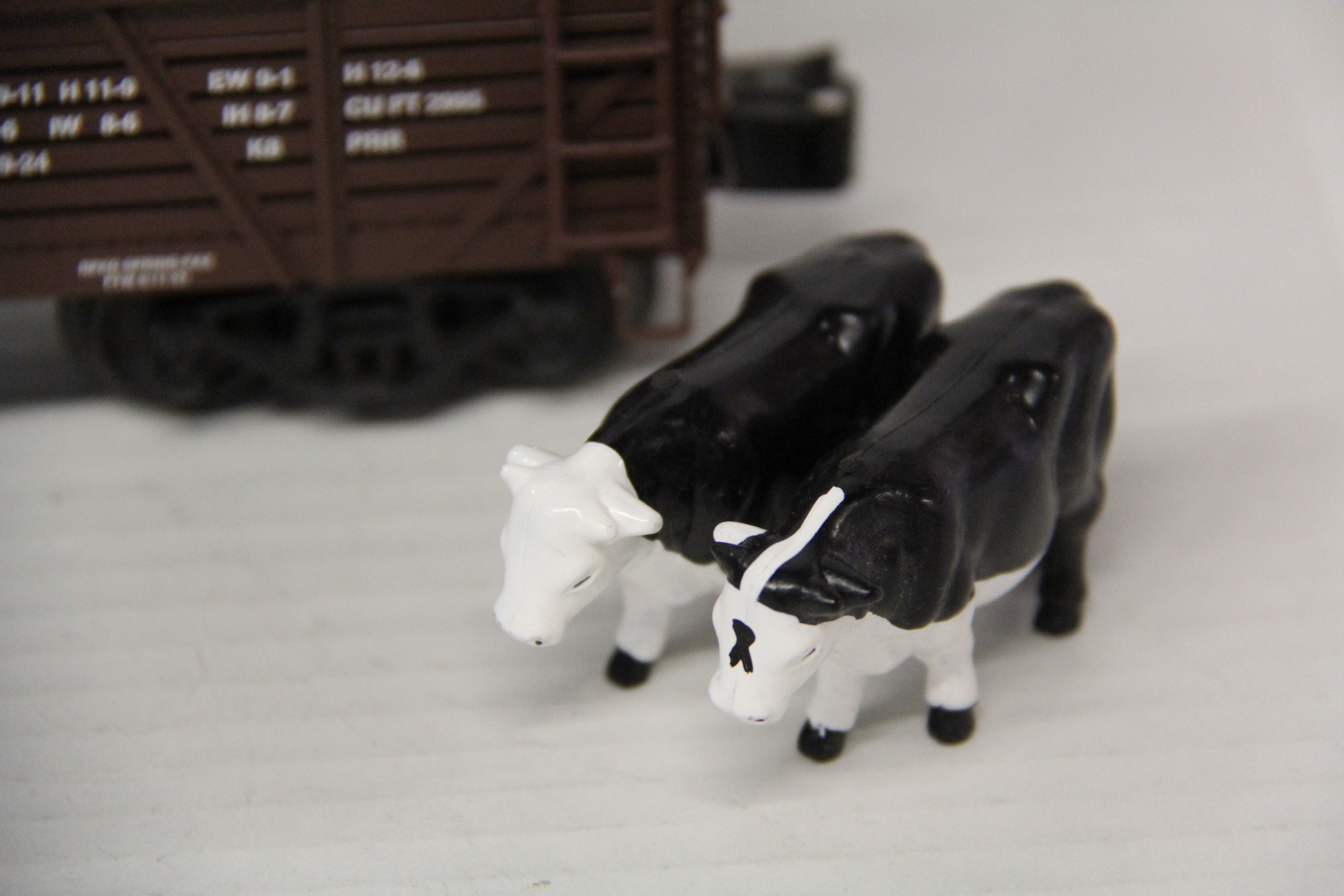 Lionel Pennsylvania ACF 40-Ton Stock Car #128994 w/ 4 Cows-Second hand-M7036