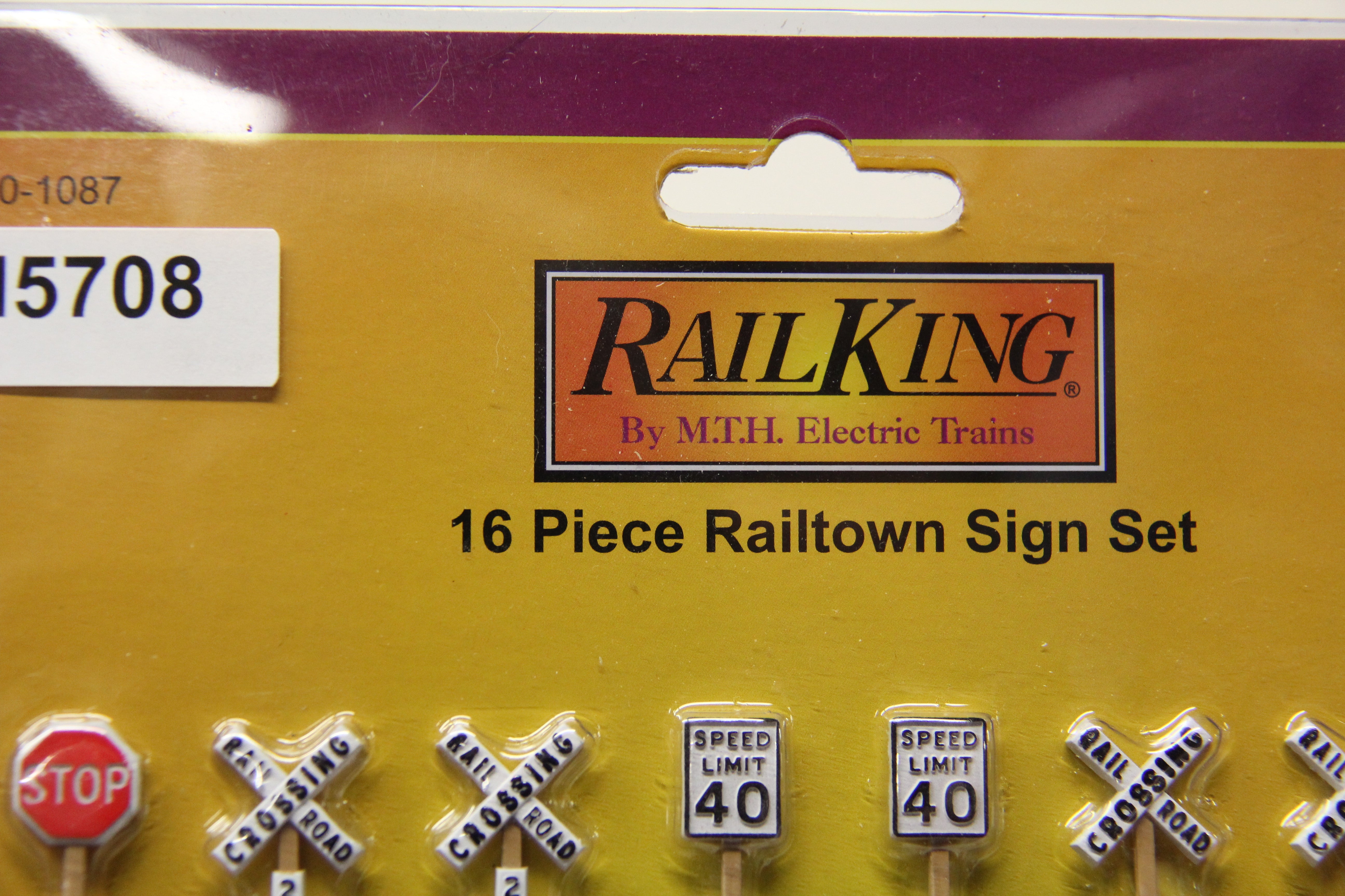 Rail King 30-1087 -16 Piece Railtown Sign Set-Second hand-M5708