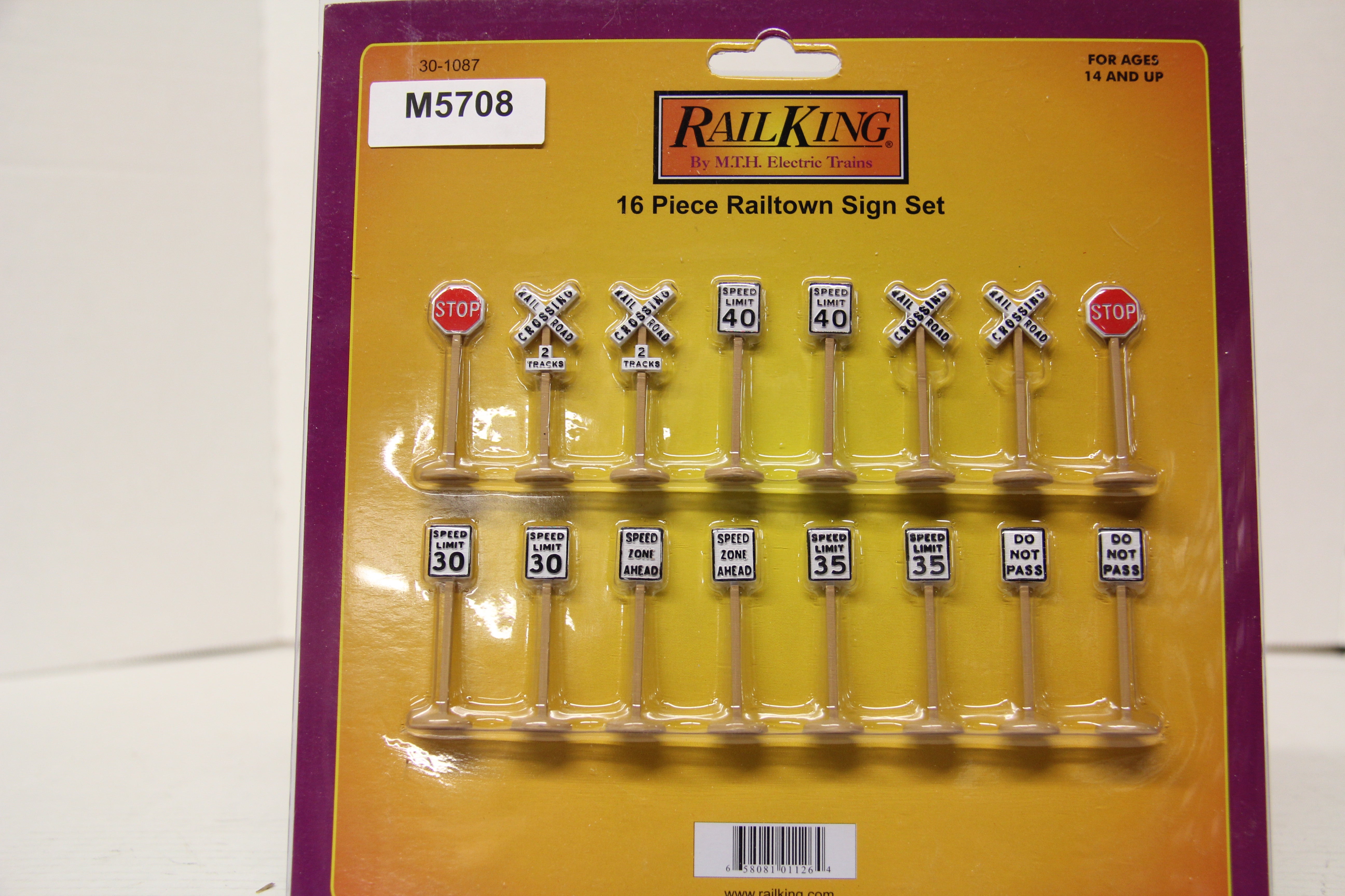 Rail King 30-1087 -16 Piece Railtown Sign Set-Second hand-M5708