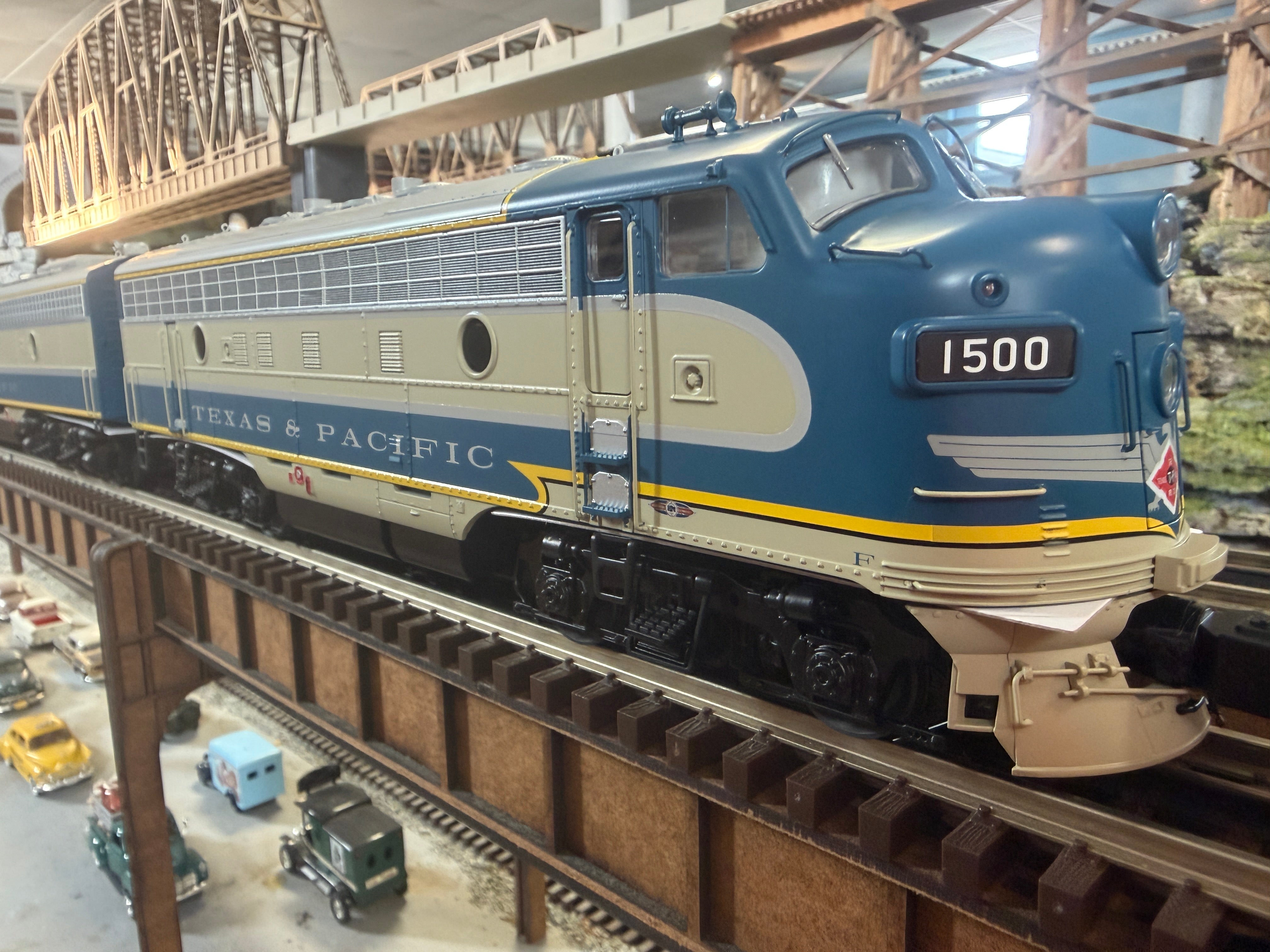 Lionel 2633250 - Legacy - E8/F7 AA Diesel Set "Texas & Pacific"