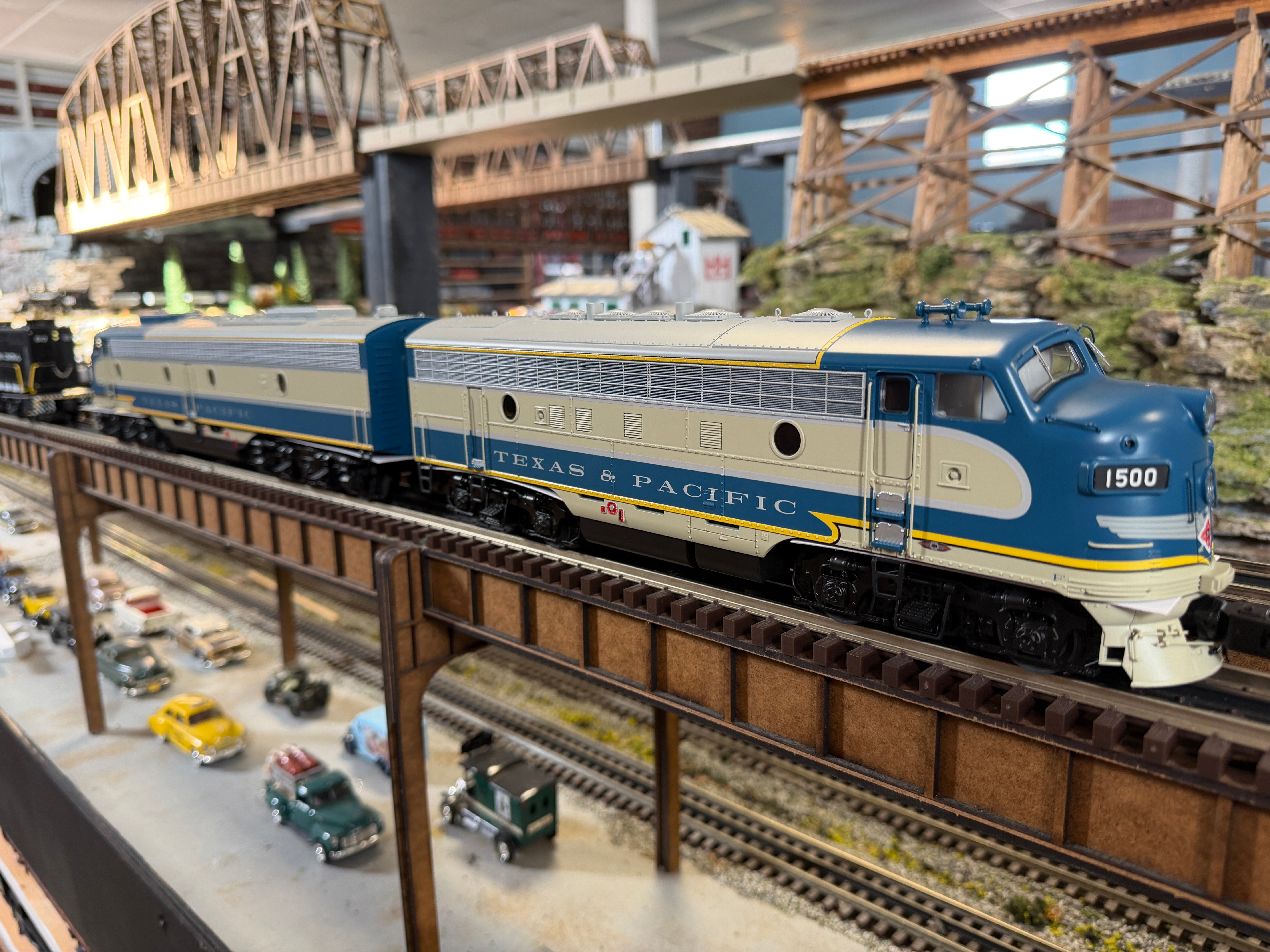 Lionel 2633250 - Legacy - E8/F7 AA Diesel Set "Texas & Pacific"