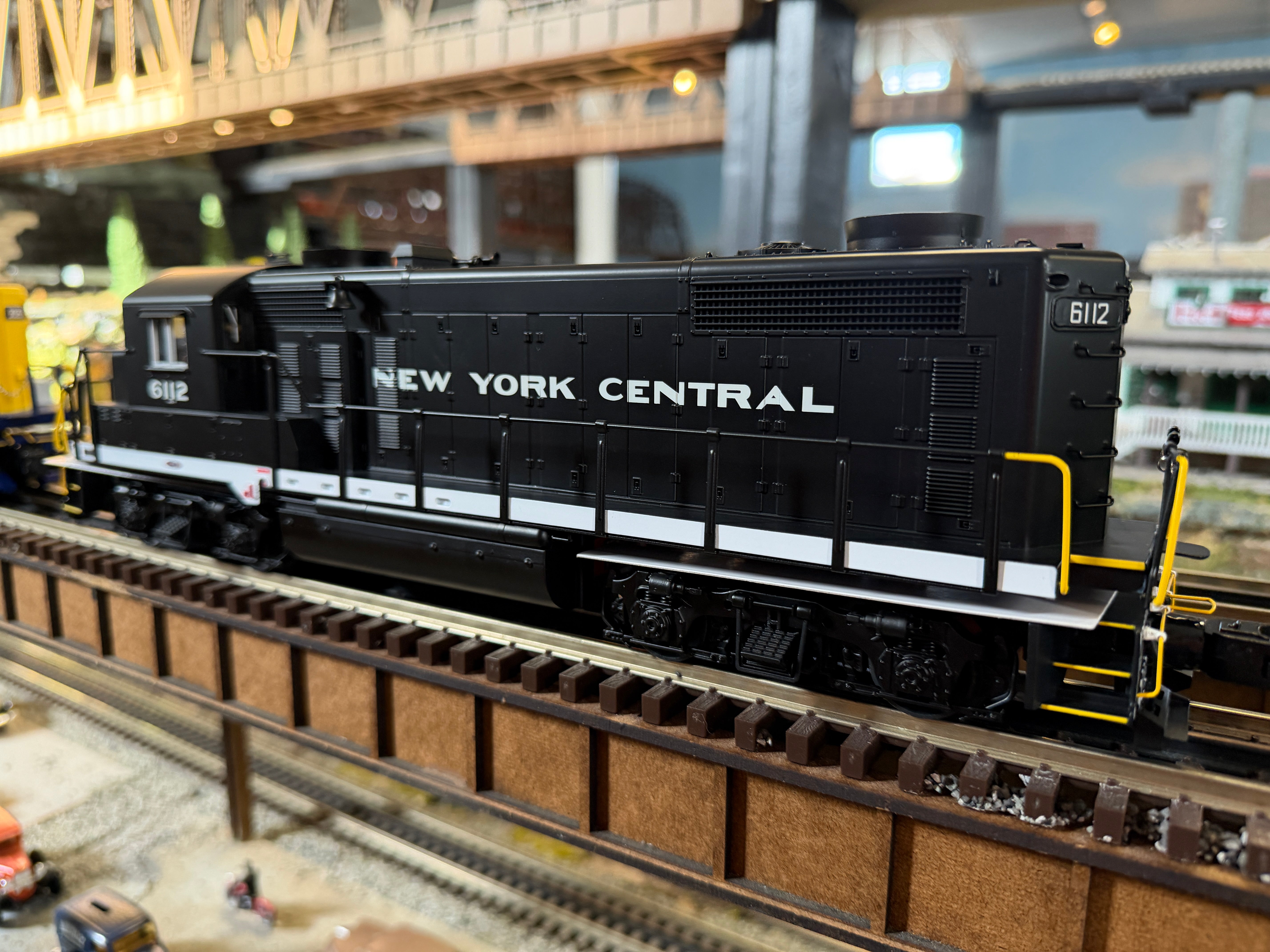 Lionel 2633161 - Legacy - GP20 Diesel Locomotive "New York Central" #6100