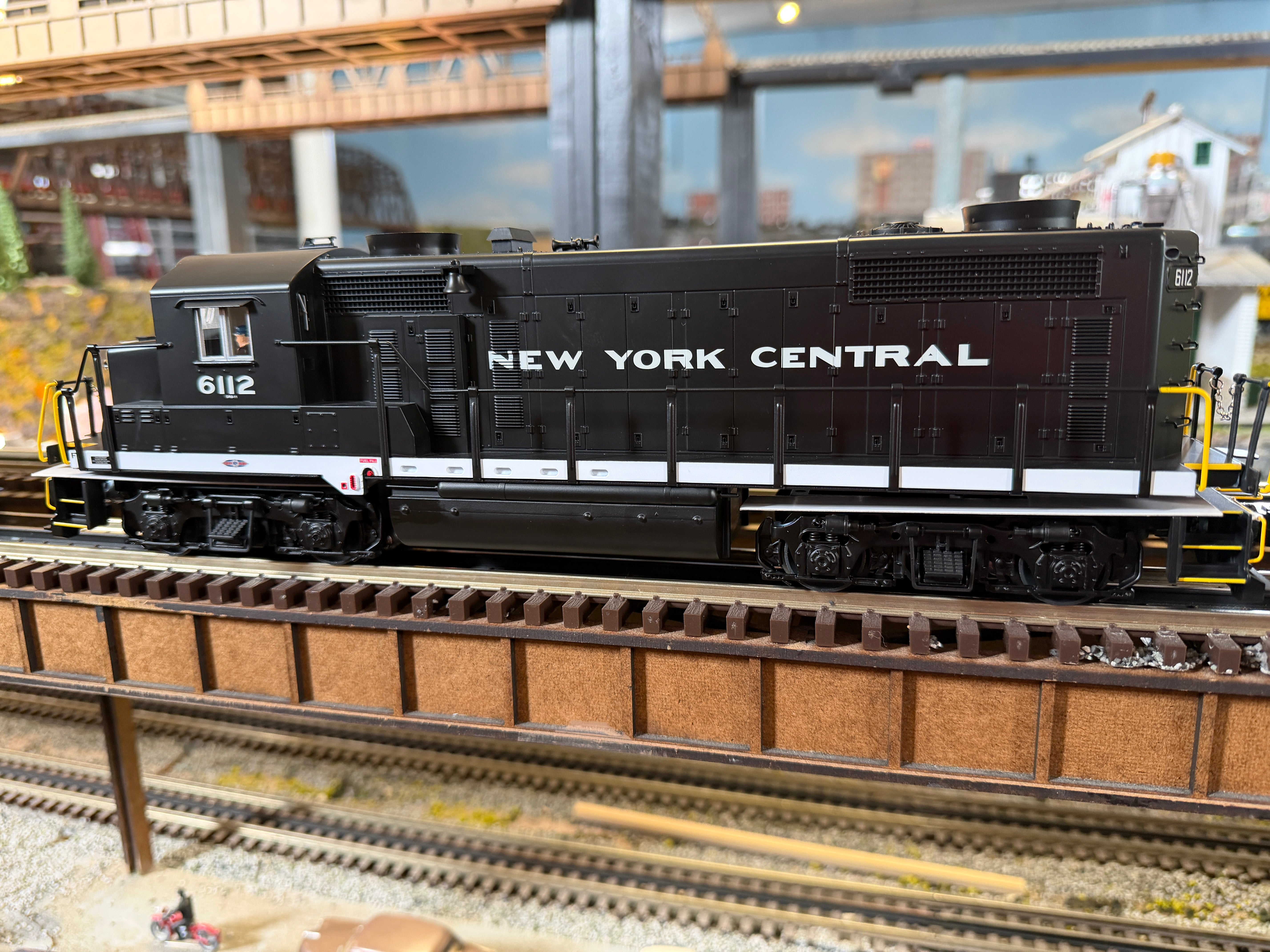 Lionel 2633161 - Legacy - GP20 Diesel Locomotive "New York Central" #6100