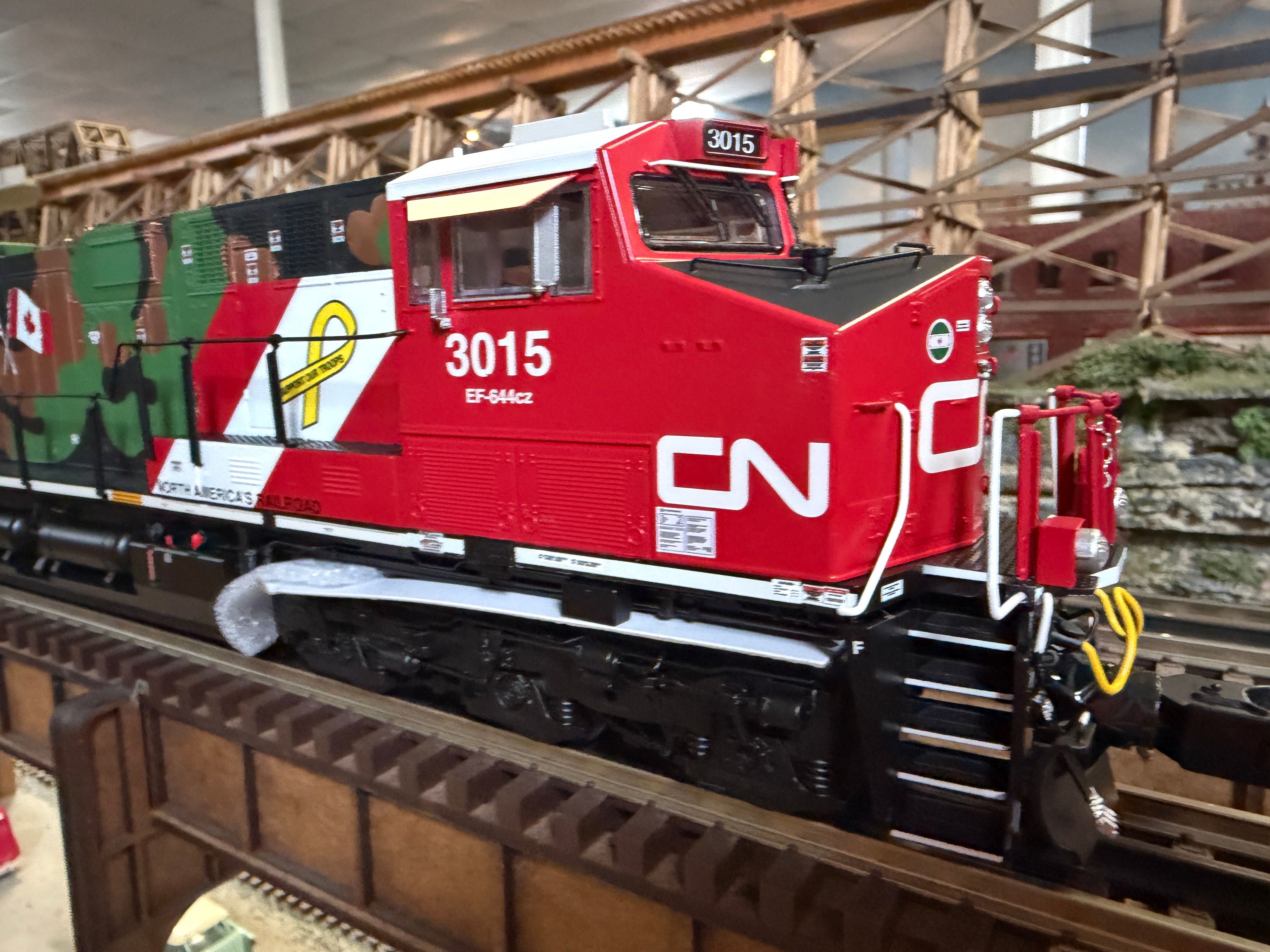Lionel 2633021 - Legacy - ET44 Diesel Locomotive "Canadian National" #3015
