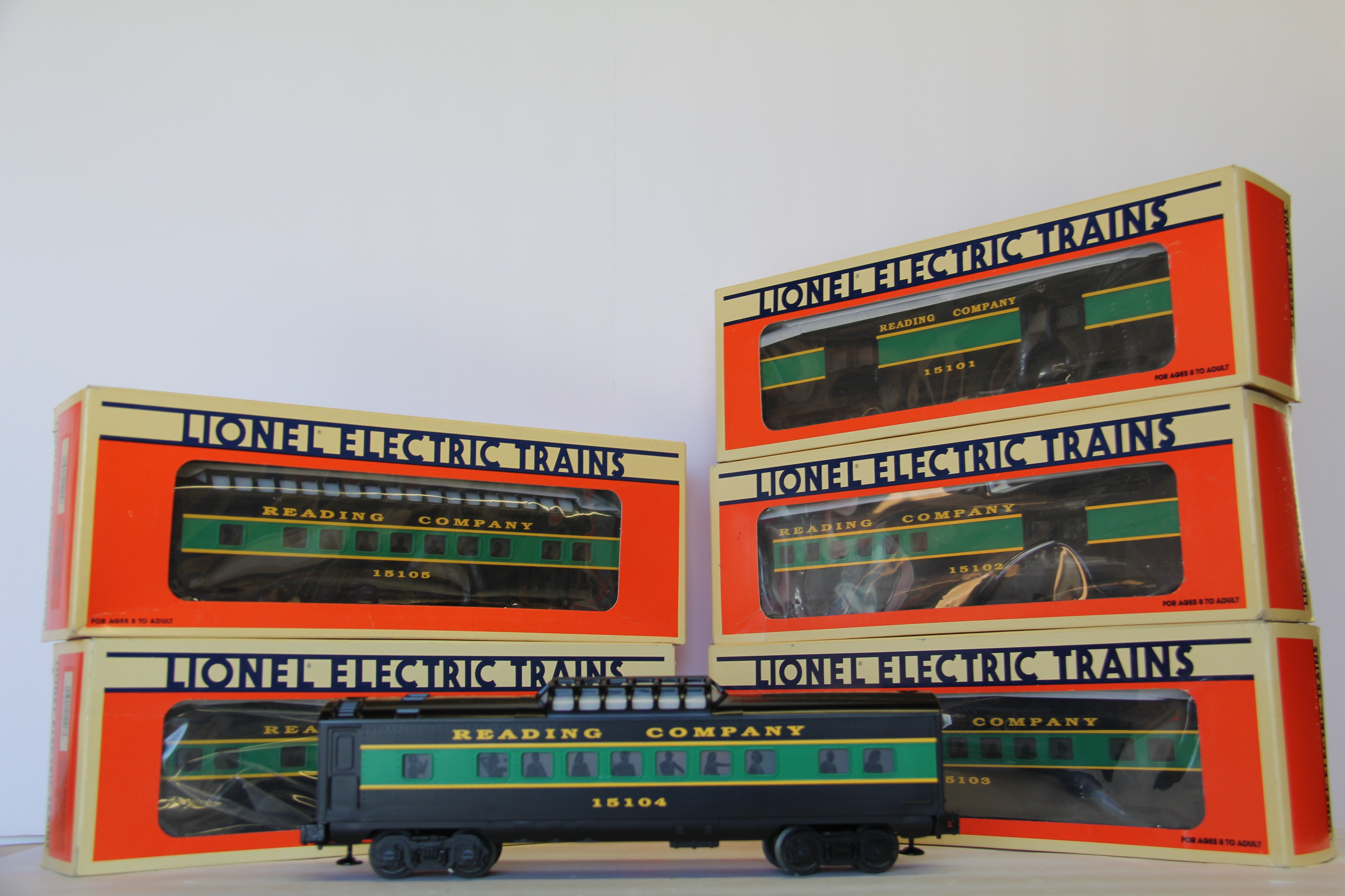 Lionel 6-18934 Reading FA 2 Alco AA Diesels w/ 6 Car Passenger Set-Second hand-M7048