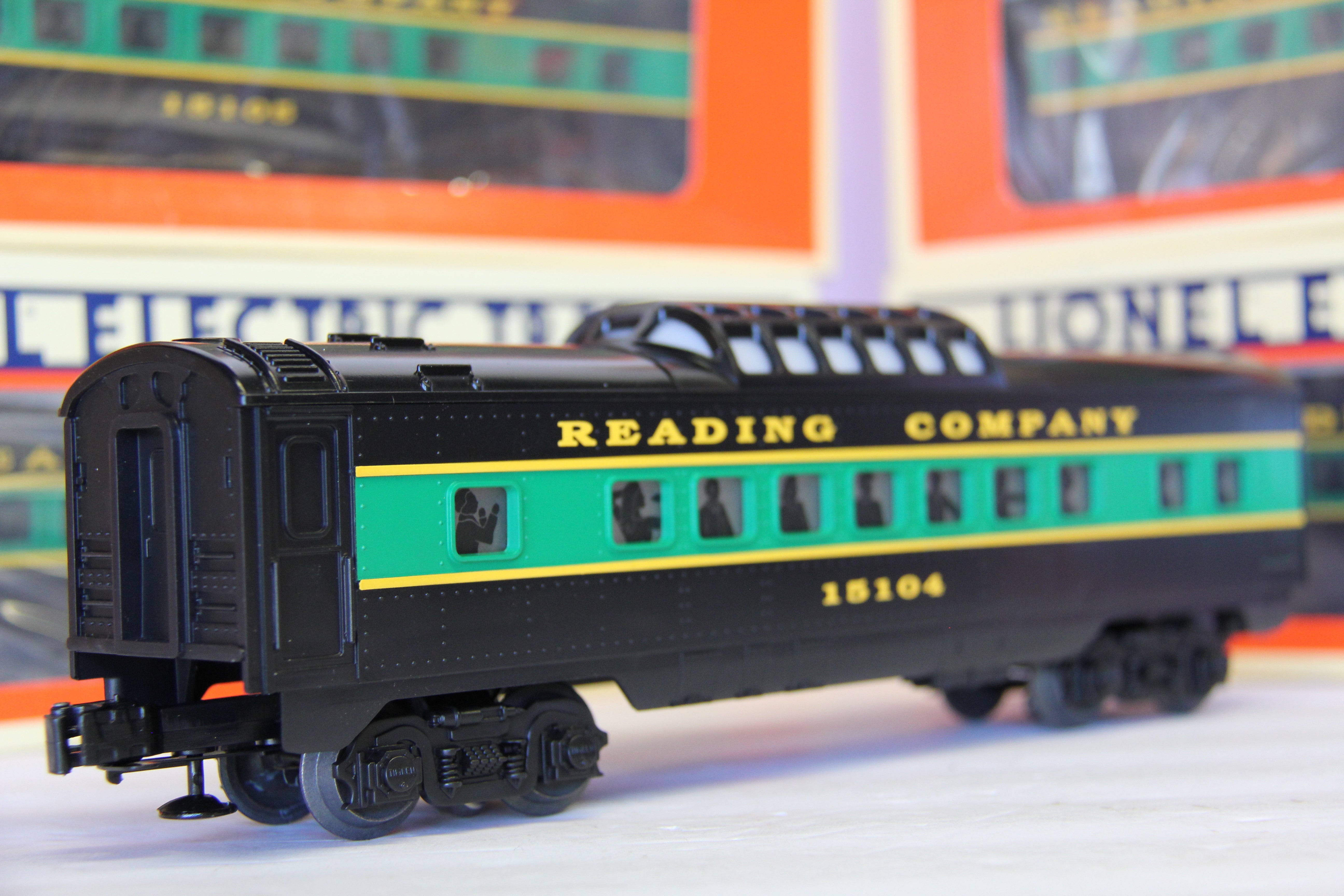 Lionel 6-18934 Reading FA 2 Alco AA Diesels w/ 6 Car Passenger Set-Second hand-M7048