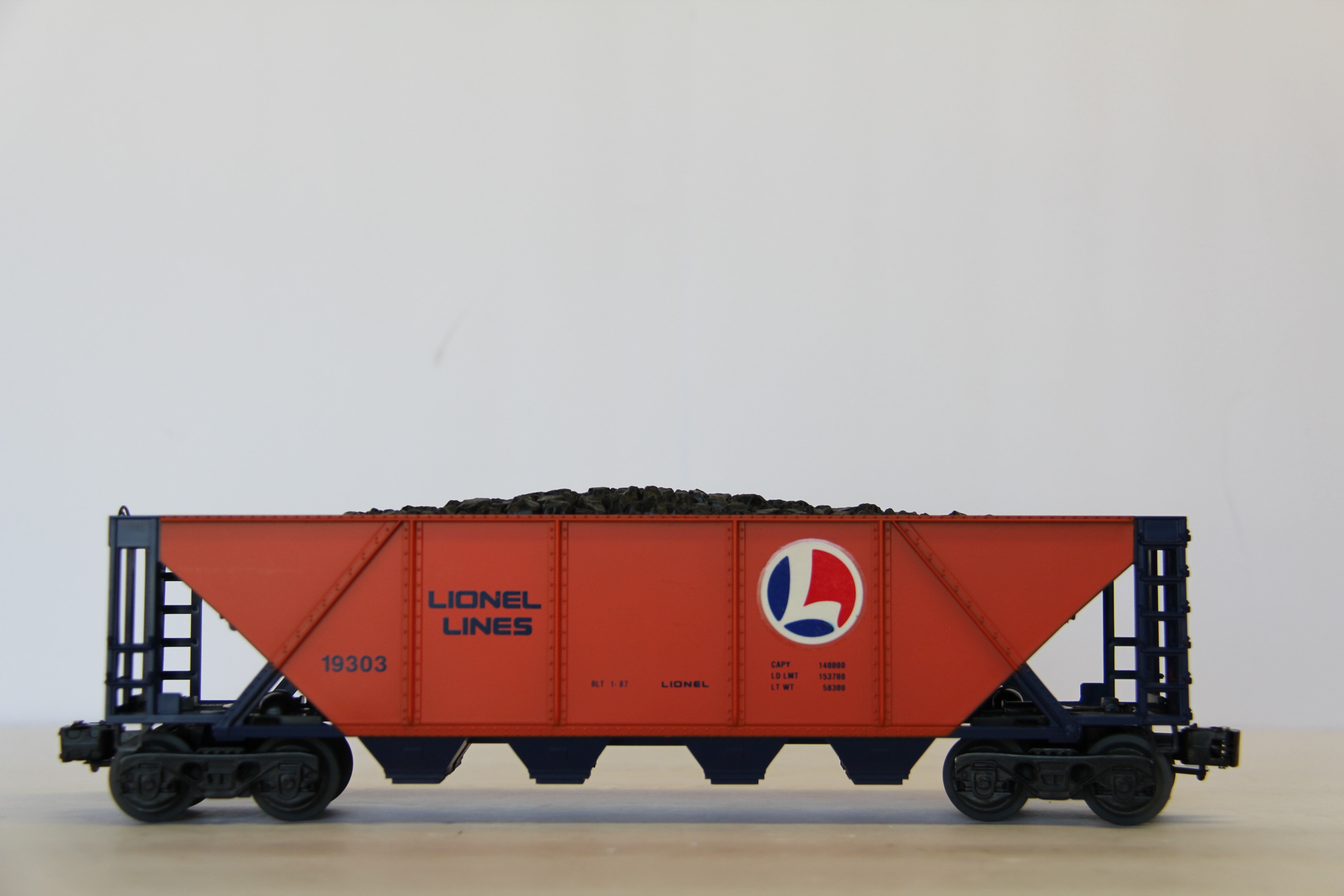 Lionel 6-19303 Lionel Lines Hopper w/ Coal Load-Second hand-M7045