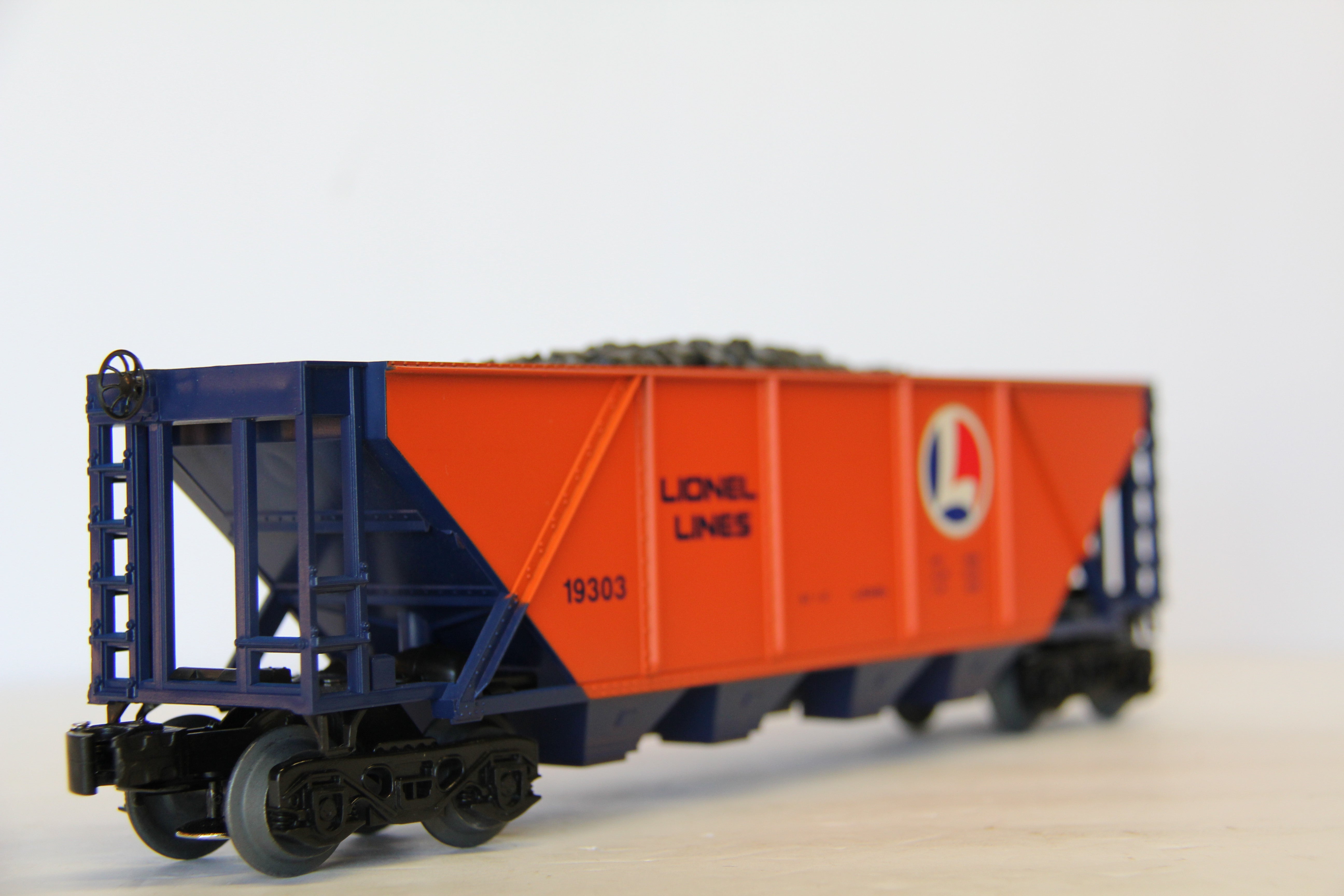 Lionel 6-19303 Lionel Lines Hopper w/ Coal Load-Second hand-M7045