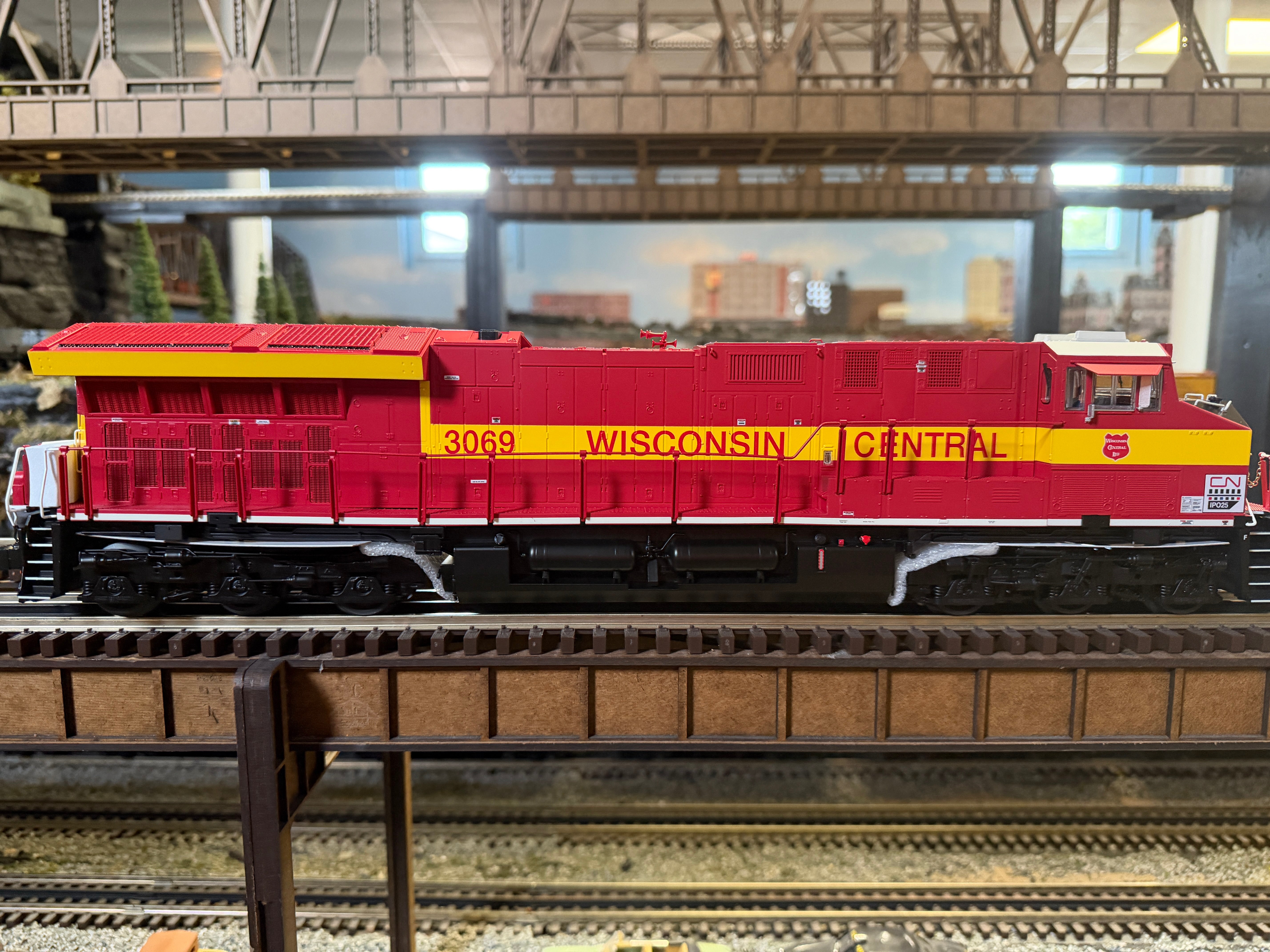 Lionel 2633069 - Legacy - ET44 Diesel Locomotive "Canadian National / Wisconsin Central" #3069 (Non-Powered)