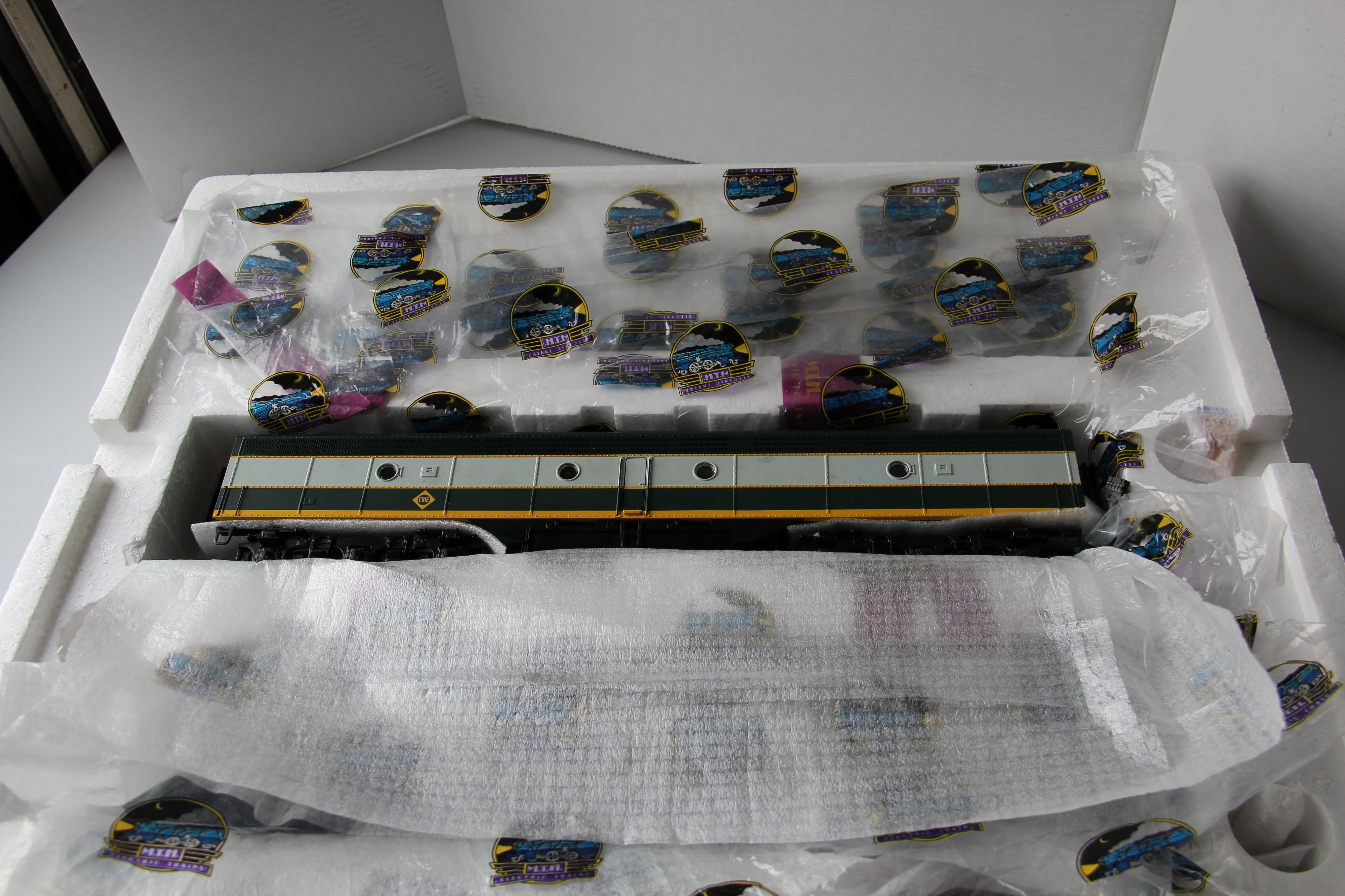 MTH 20-2236-1-Erie E-8 ABA Diesel Engine Set-Second hand-M2660