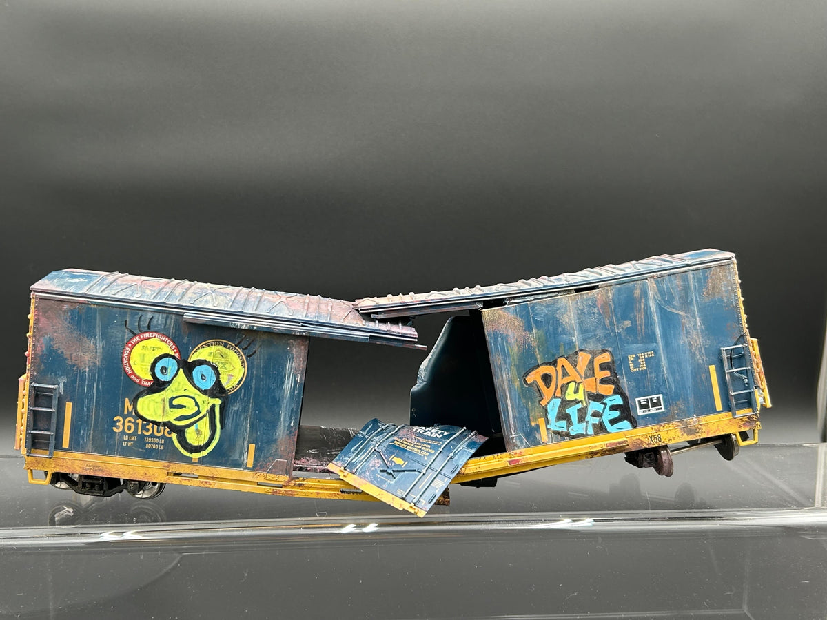 CUSTOM MTH 30-74830 CSX 50' Double Door Plugged Boxcar #361308 Train Wreck Weathered Box Car with Graffiti-Second hand-M7448 - MrMuffin'sTrains