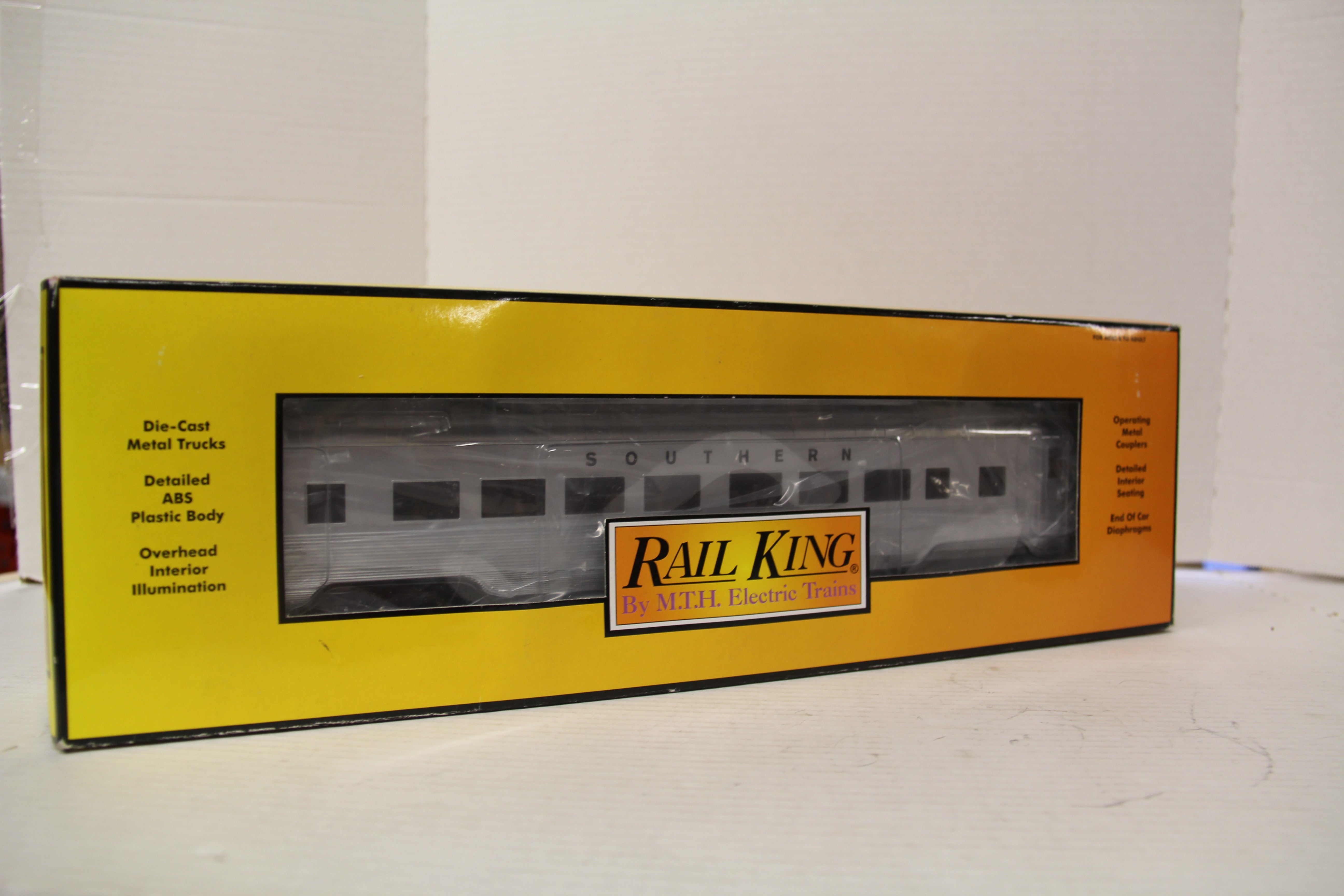 Rail King 30-67412 Southern 60' Streamlined Coach Car-Second hand-M5724