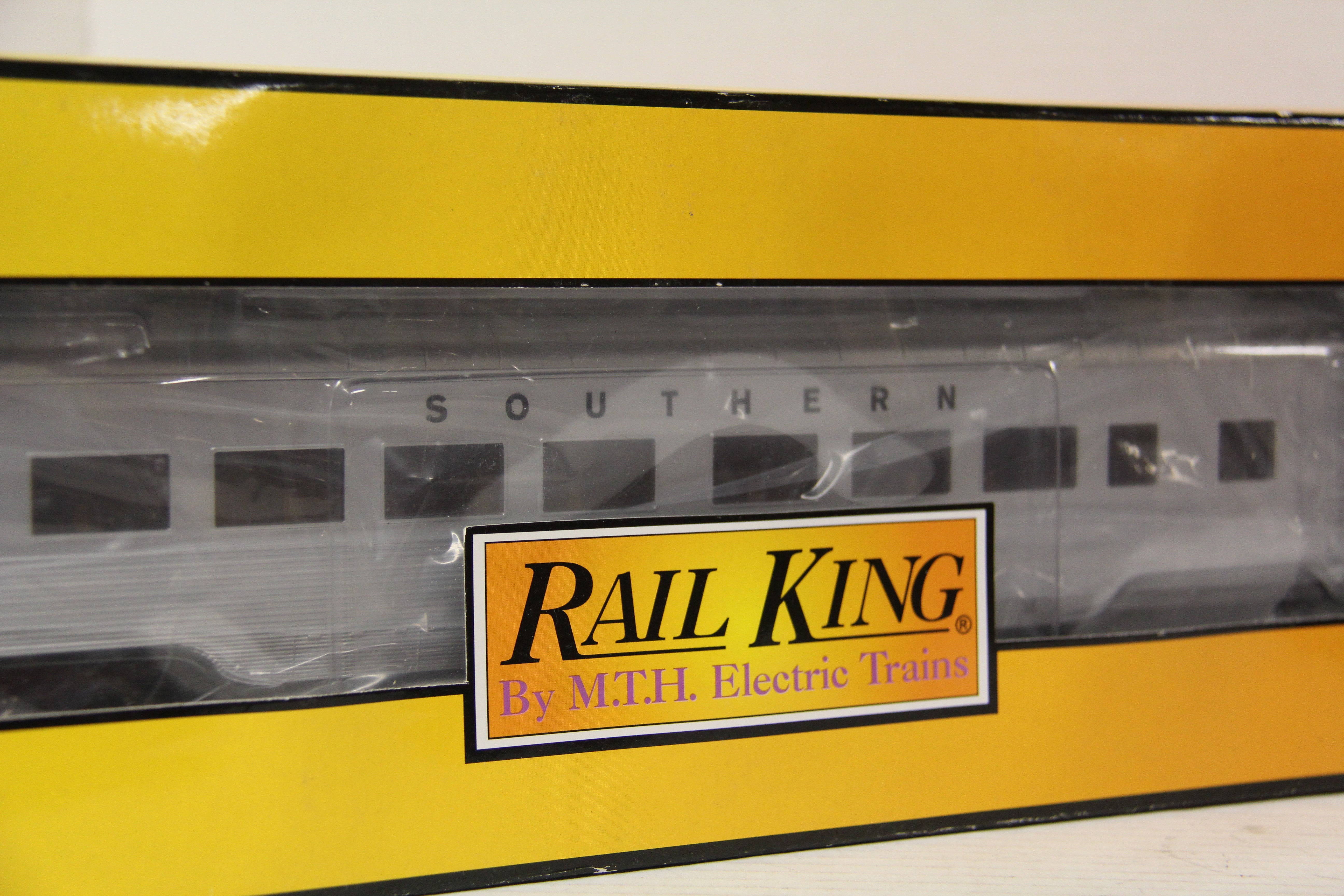 Rail King 30-67412 Southern 60' Streamlined Coach Car-Second hand-M5724